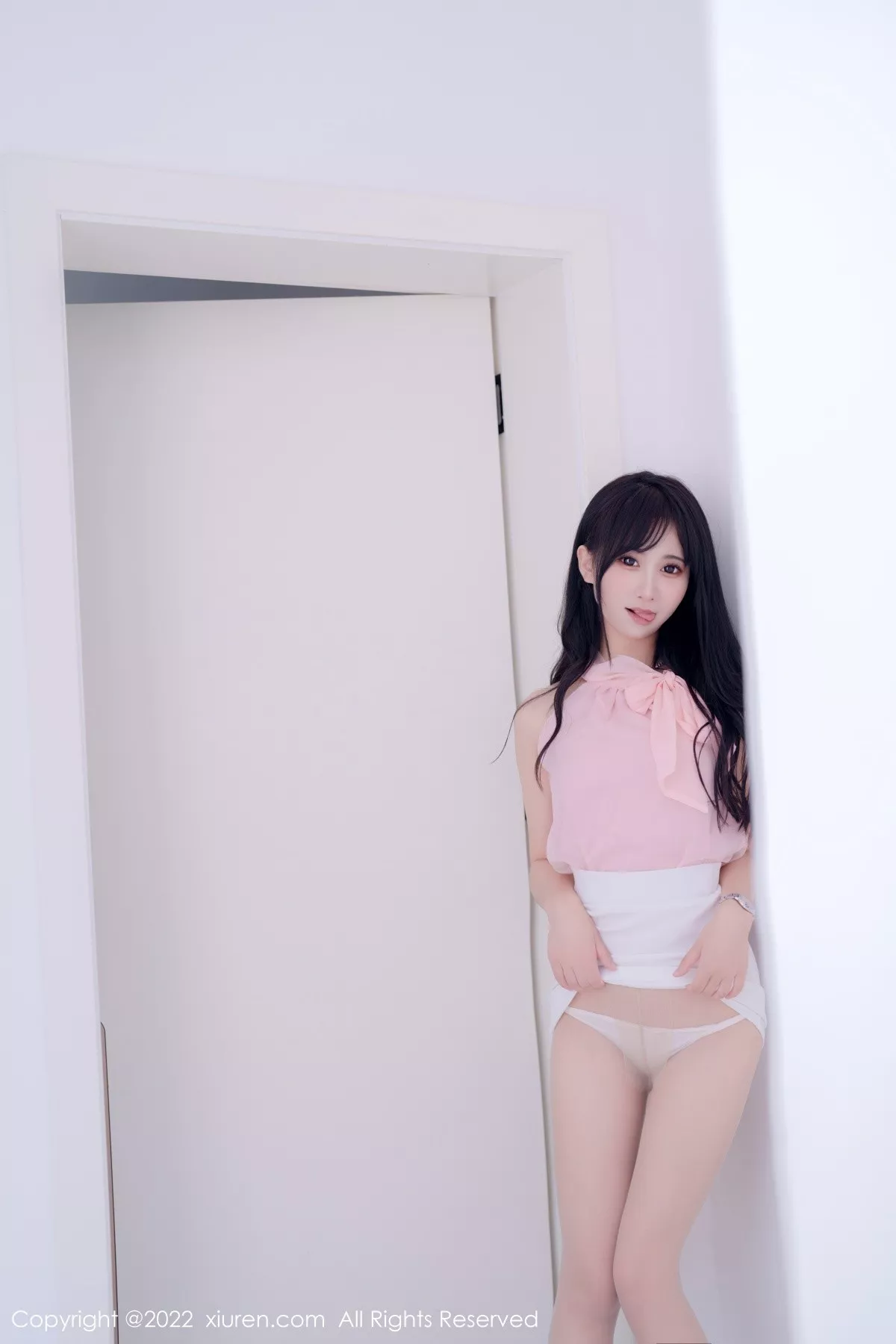 秀人集.com_[XiuRen秀人网]No.5318_女神小果冻儿大理旅拍性感粉色上衣配白色短裙秀美腿诱惑写真76P