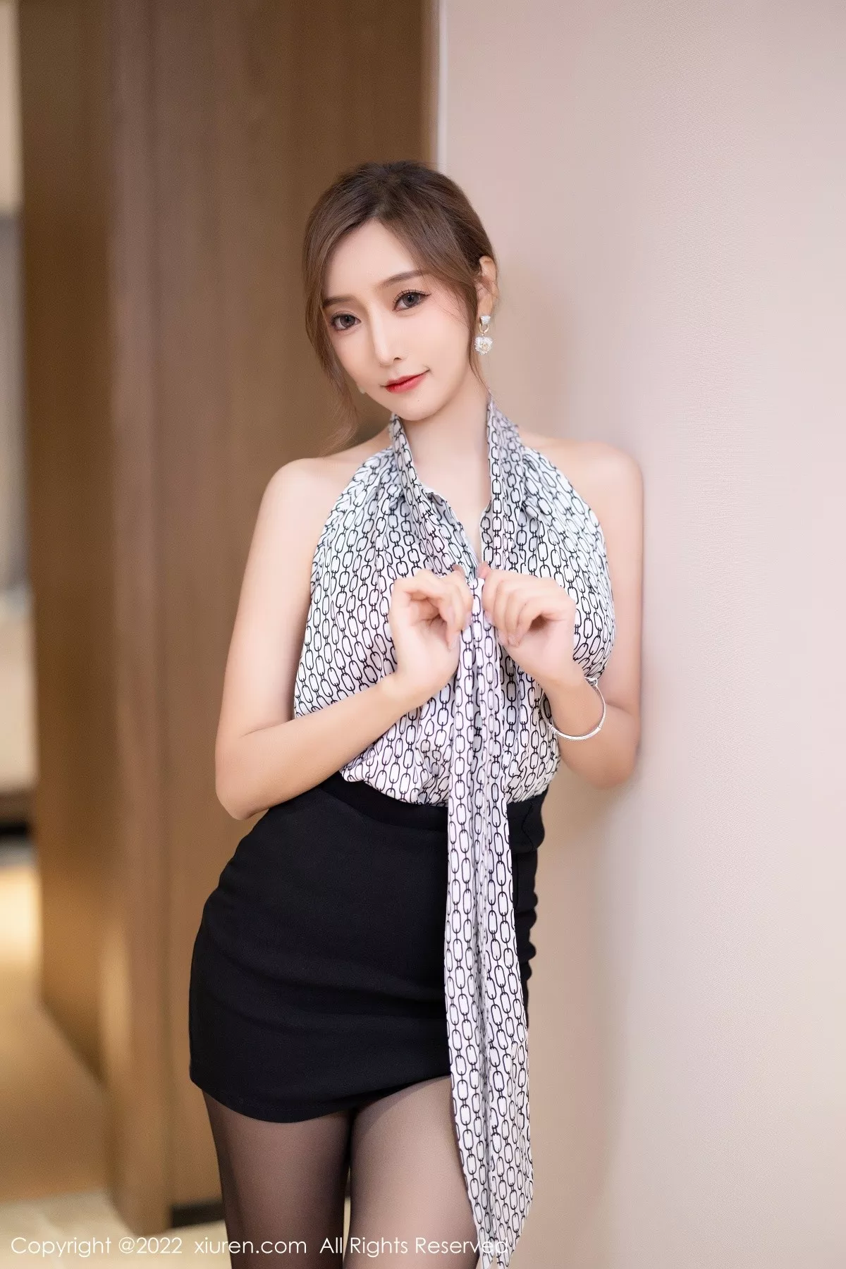 秀人集.com_[XiuRen秀人网]No.5325_女神王馨瑶yanni私房超薄无内黑丝系列秀完美身材撩人诱惑写真78P