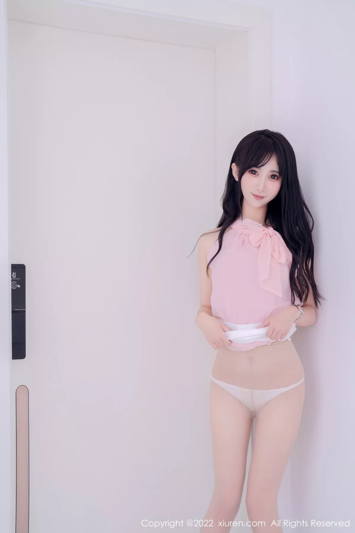 秀人集.com_[XiuRen秀人网]No.5318_女神小果冻儿大理旅拍性感粉色上衣配白色短裙秀美腿诱惑写真76P