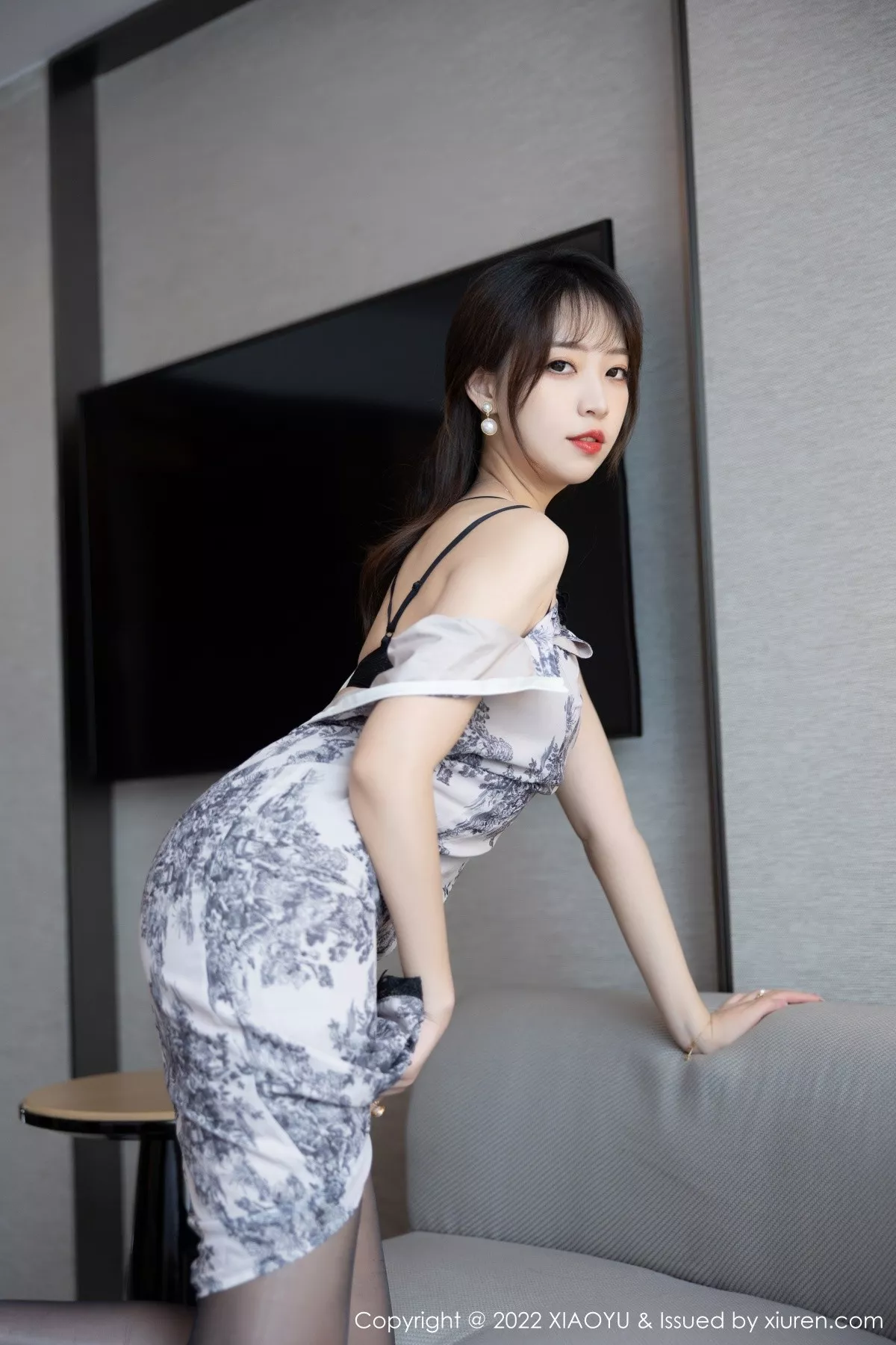 秀人集.com_[XiaoYu画语界]Vol.844_模特郑颖姗Bev脱浅色旗袍露黑色蕾丝内衣配超薄黑丝诱惑写真85P