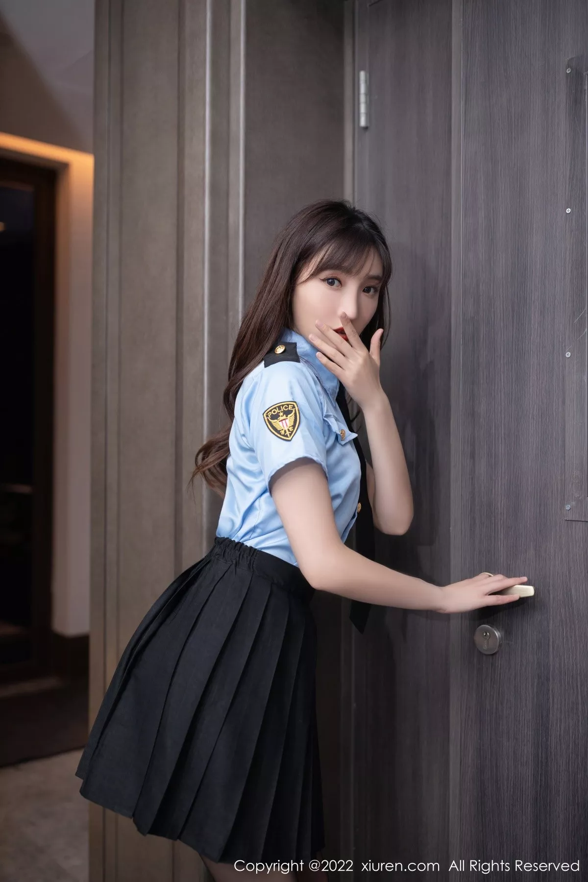 秀人集.com_[XiuRen秀人网]No.5461_模特陆萱萱性感女警官制服半脱露深蓝色蕾丝内衣完美诱惑写真84P