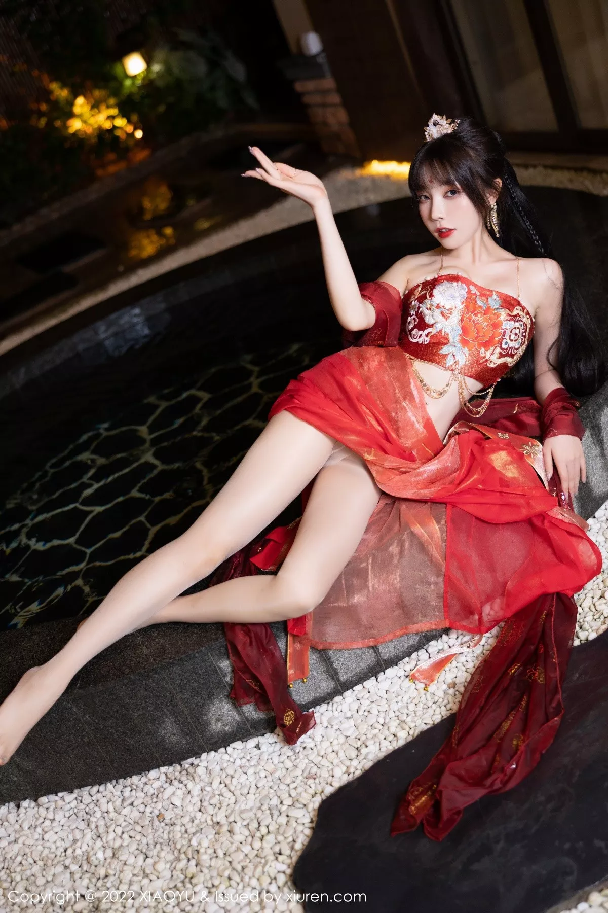 秀人集.com_[XiaoYu画语界]Vol.827_女神徐莉芝Booty泳池性感红色轻透古装服饰秀完美身材诱惑写真70P