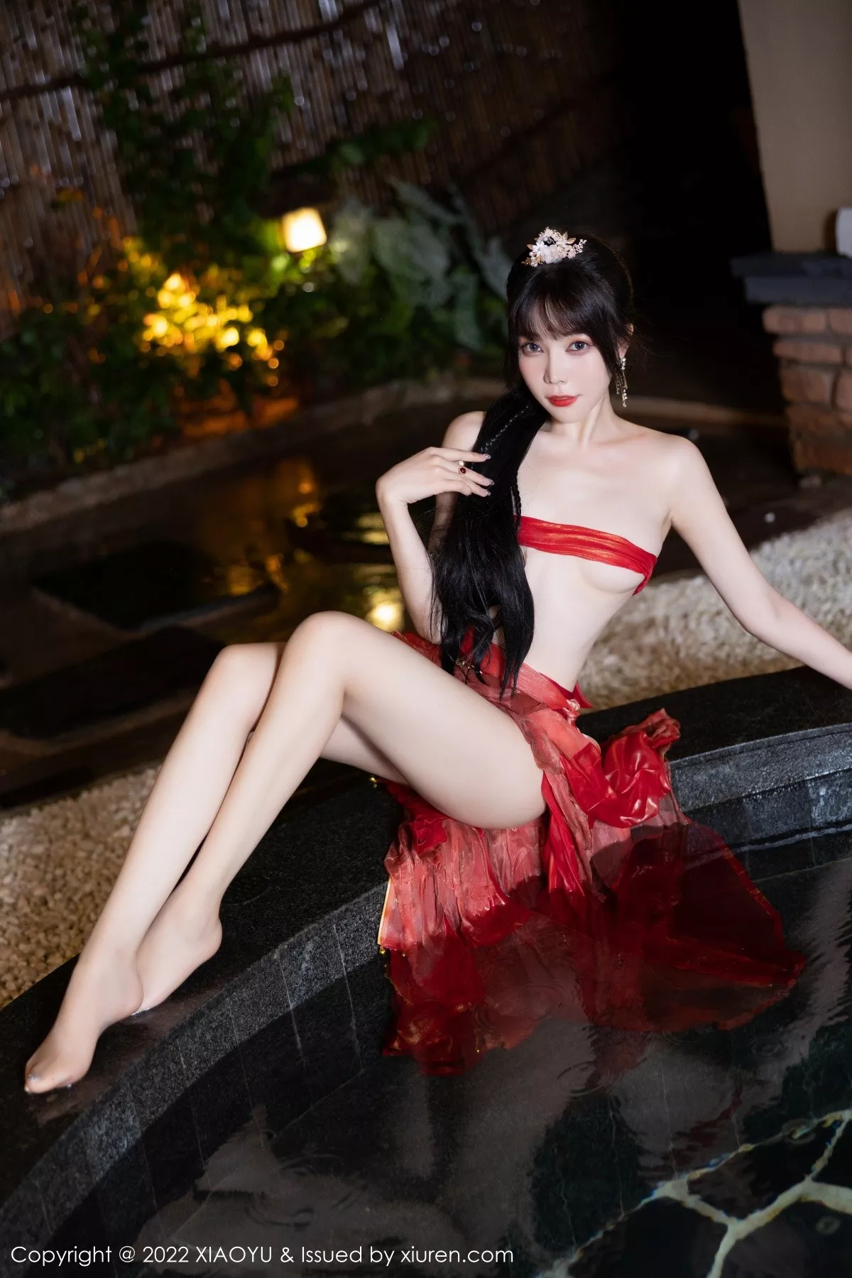 秀人集.com_[XiaoYu画语界]Vol.827_女神徐莉芝Booty泳池性感红色轻透古装服饰秀完美身材诱惑写真70P