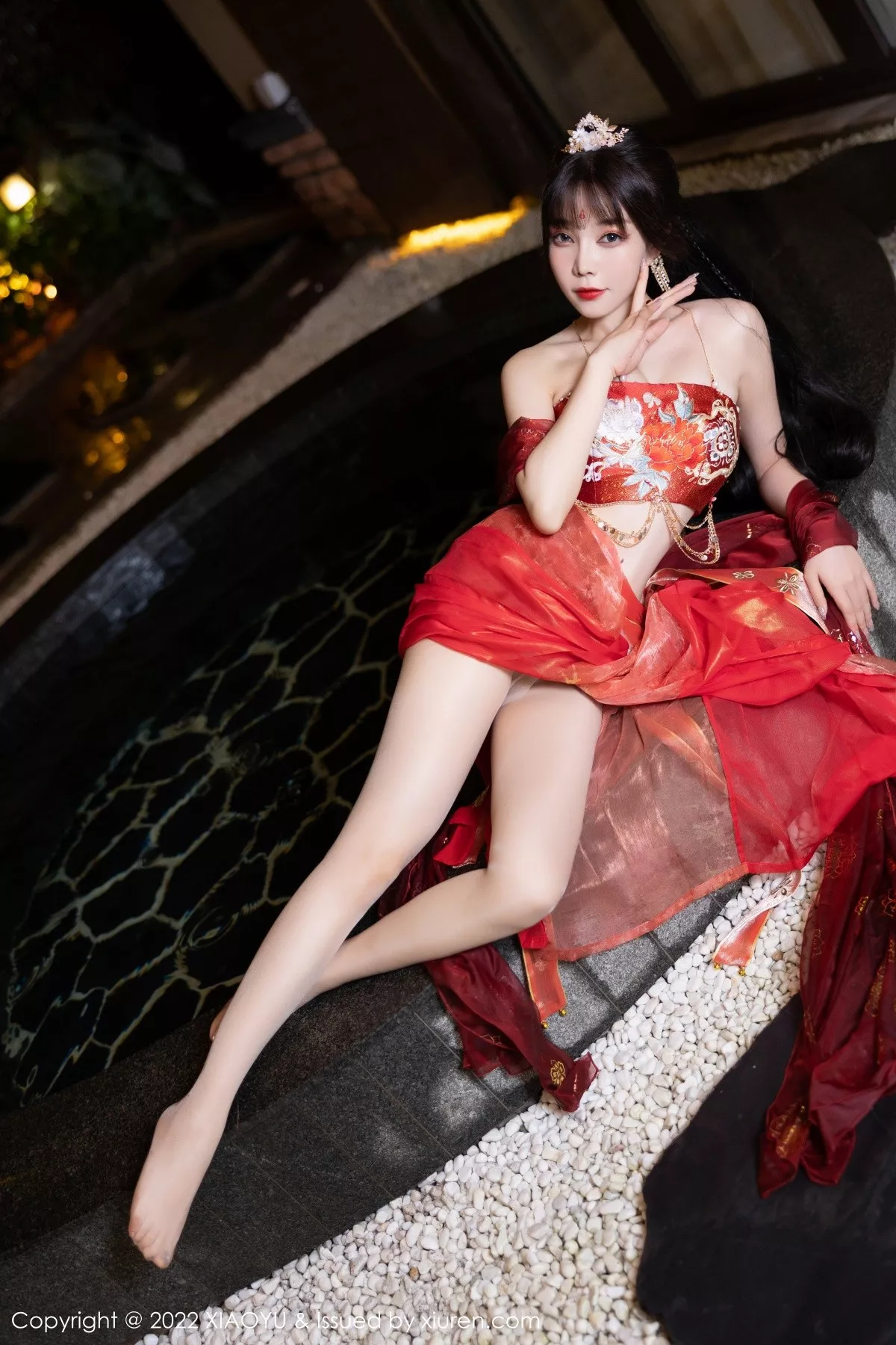 秀人集.com_[XiaoYu画语界]Vol.827_女神徐莉芝Booty泳池性感红色轻透古装服饰秀完美身材诱惑写真70P