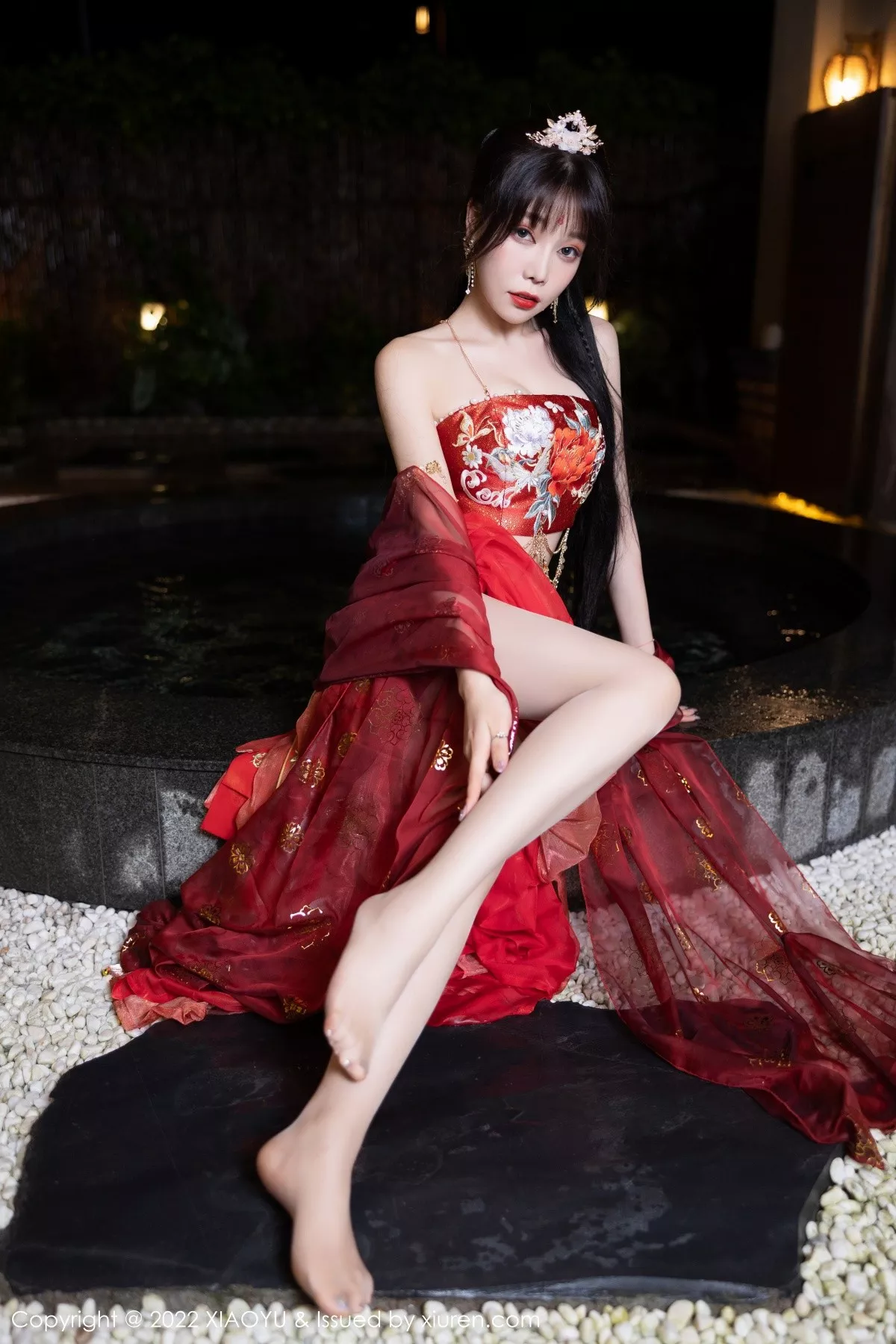 秀人集.com_[XiaoYu画语界]Vol.827_女神徐莉芝Booty泳池性感红色轻透古装服饰秀完美身材诱惑写真70P