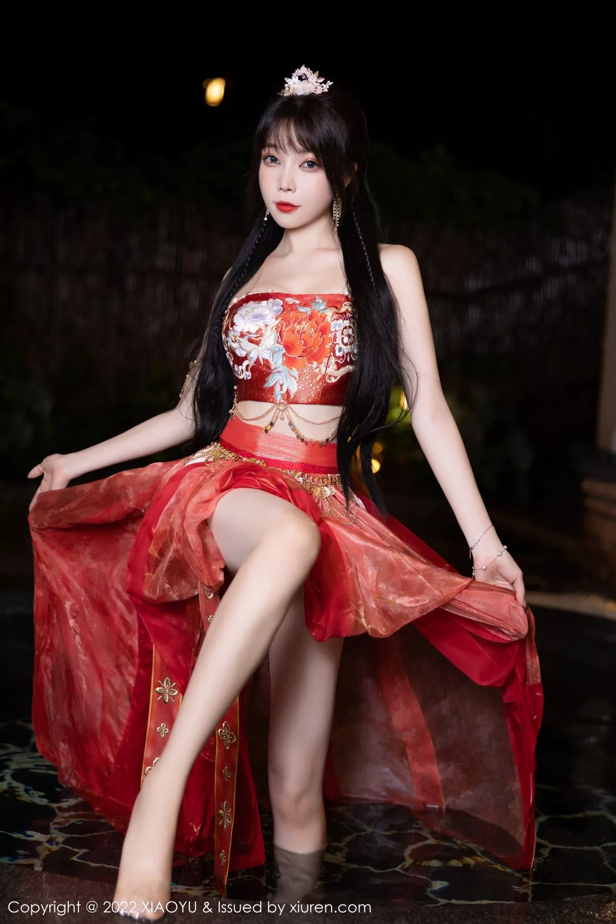 秀人集.com_[XiaoYu画语界]Vol.827_女神徐莉芝Booty泳池性感红色轻透古装服饰秀完美身材诱惑写真70P
