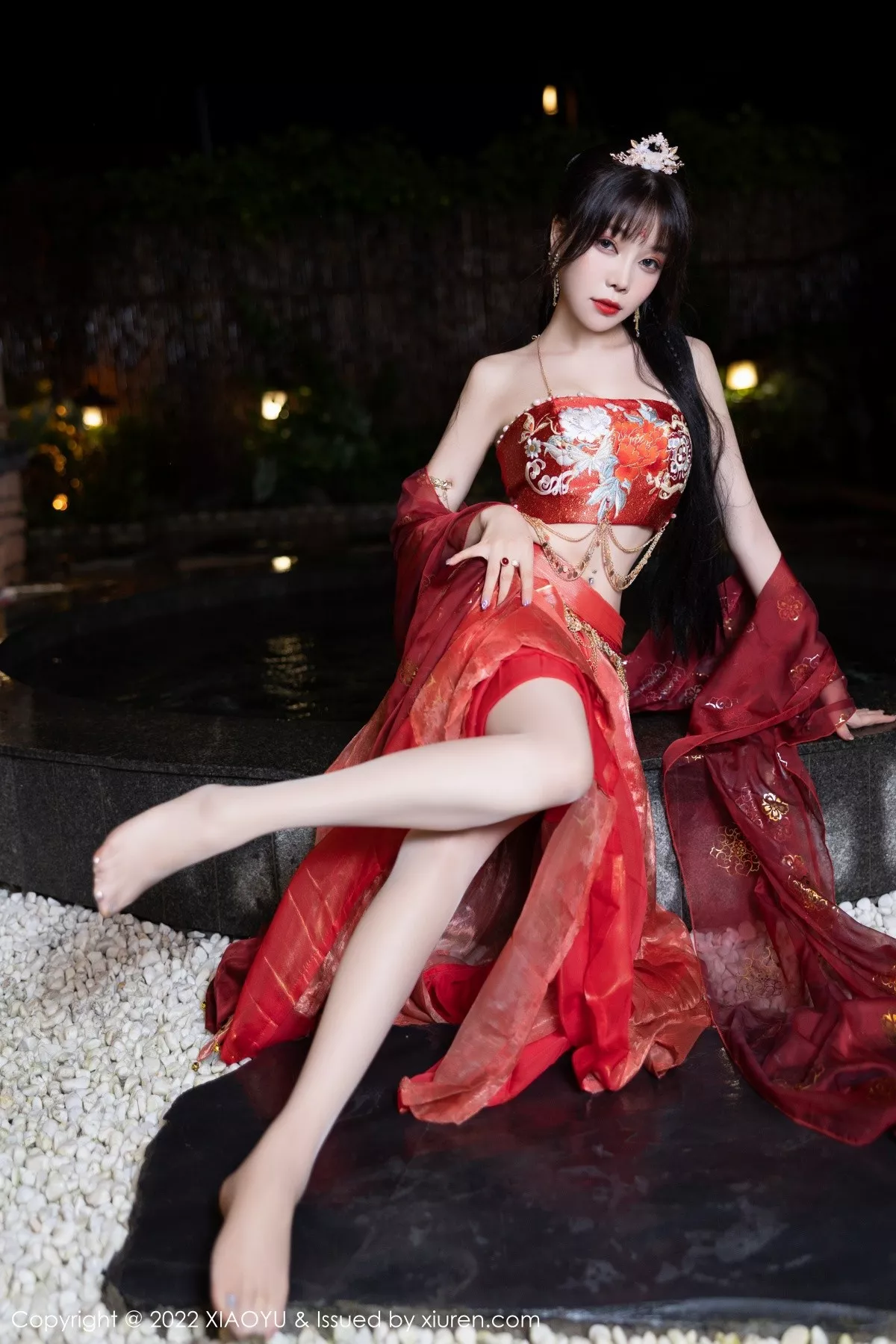 秀人集.com_[XiaoYu画语界]Vol.827_女神徐莉芝Booty泳池性感红色轻透古装服饰秀完美身材诱惑写真70P