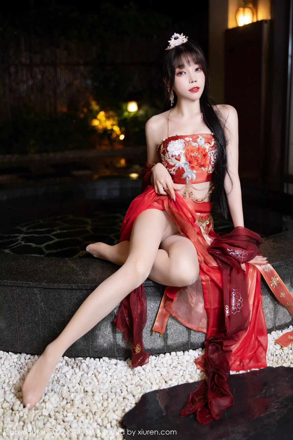 秀人集.com_[XiaoYu画语界]Vol.827_女神徐莉芝Booty泳池性感红色轻透古装服饰秀完美身材诱惑写真70P