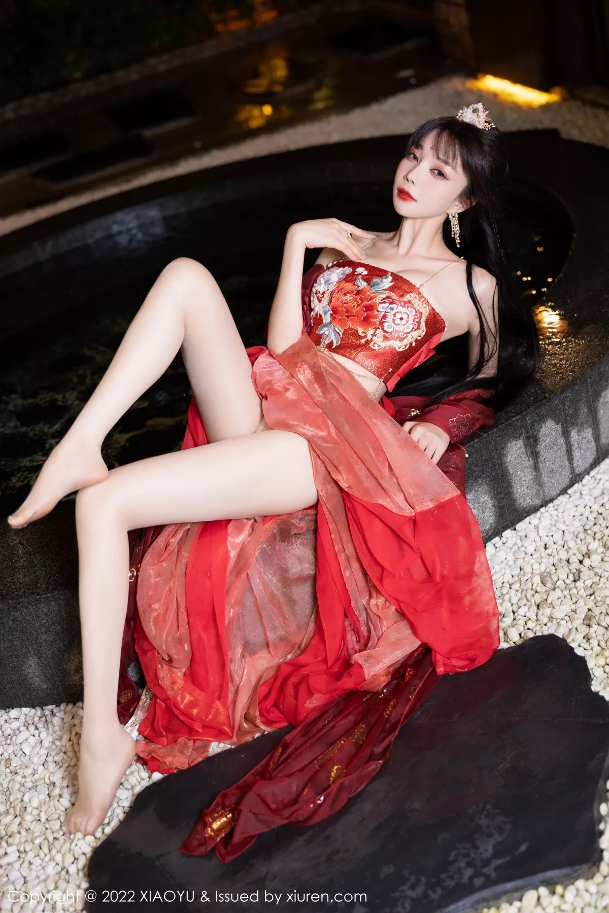 秀人集.com_[XiaoYu画语界]Vol.827_女神徐莉芝Booty泳池性感红色轻透古装服饰秀完美身材诱惑写真70P