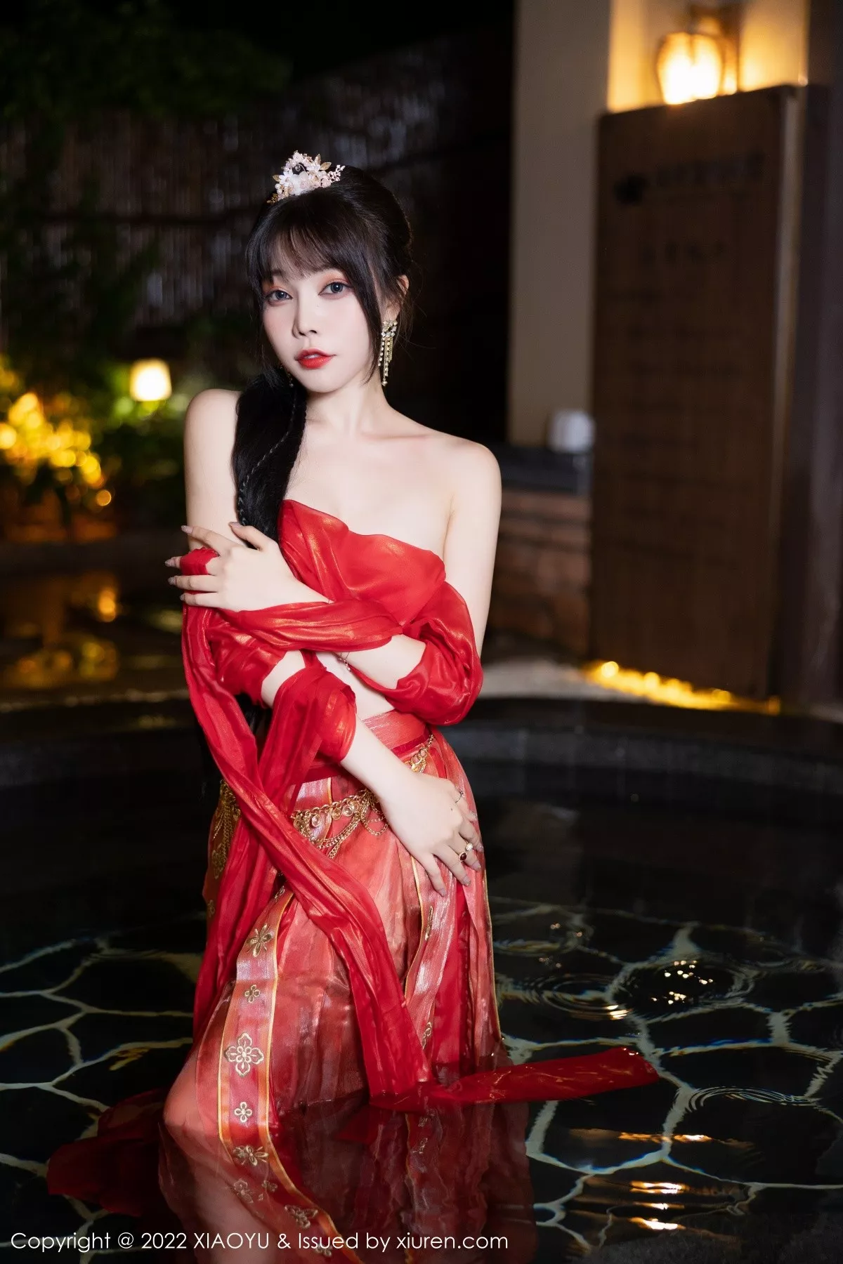 秀人集.com_[XiaoYu画语界]Vol.827_女神徐莉芝Booty泳池性感红色轻透古装服饰秀完美身材诱惑写真70P