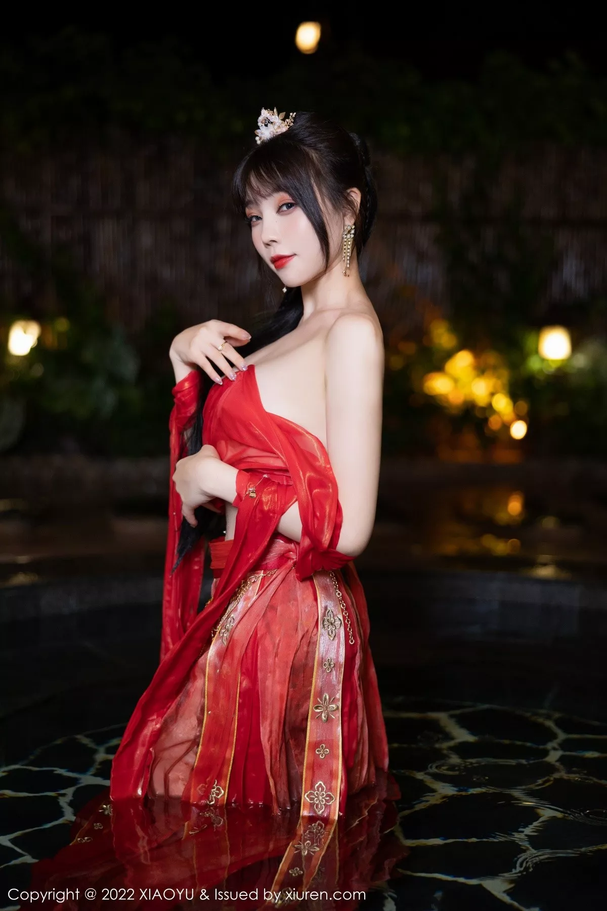 秀人集.com_[XiaoYu画语界]Vol.827_女神徐莉芝Booty泳池性感红色轻透古装服饰秀完美身材诱惑写真70P