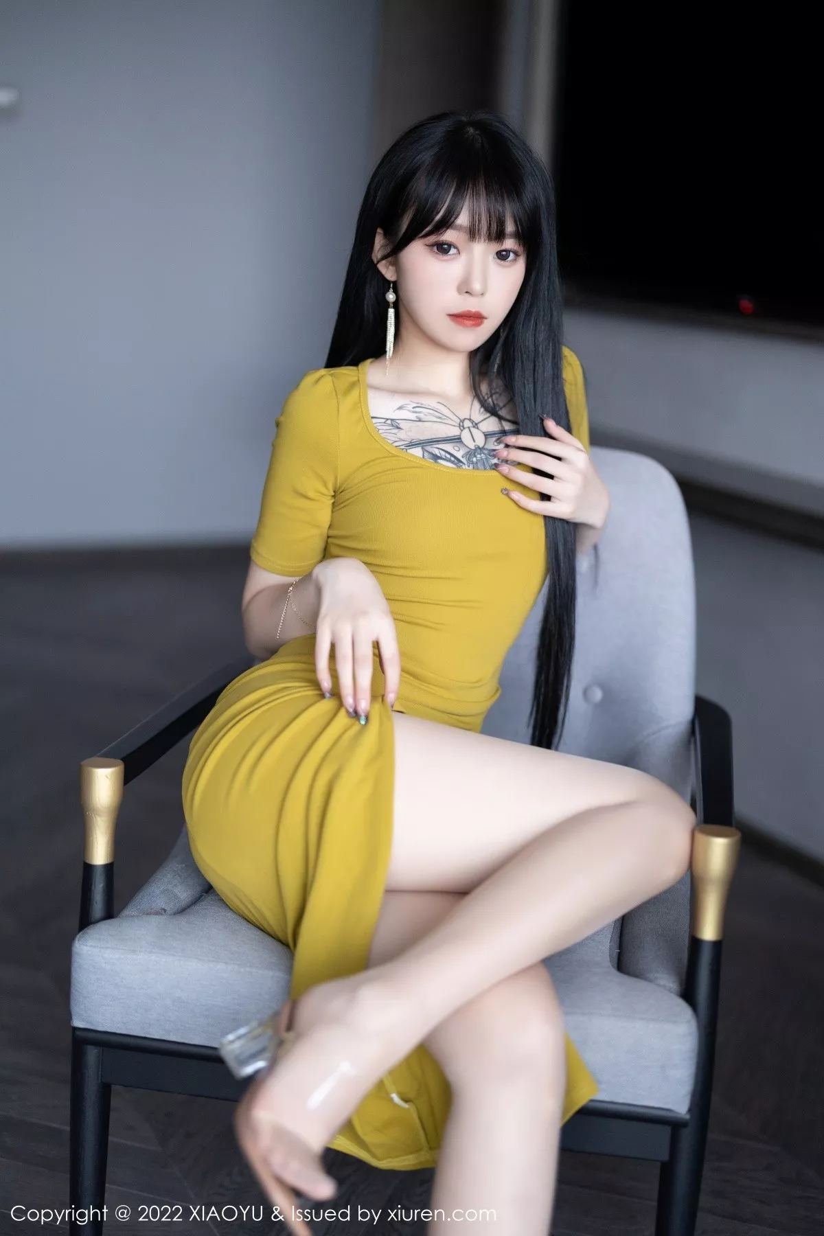 秀人集.com_[XiaoYu画语界]Vol.829_模特奶瓶私房淡蓝围裙配超薄白丝半脱露丁字裤秀翘臀诱惑写真0P
