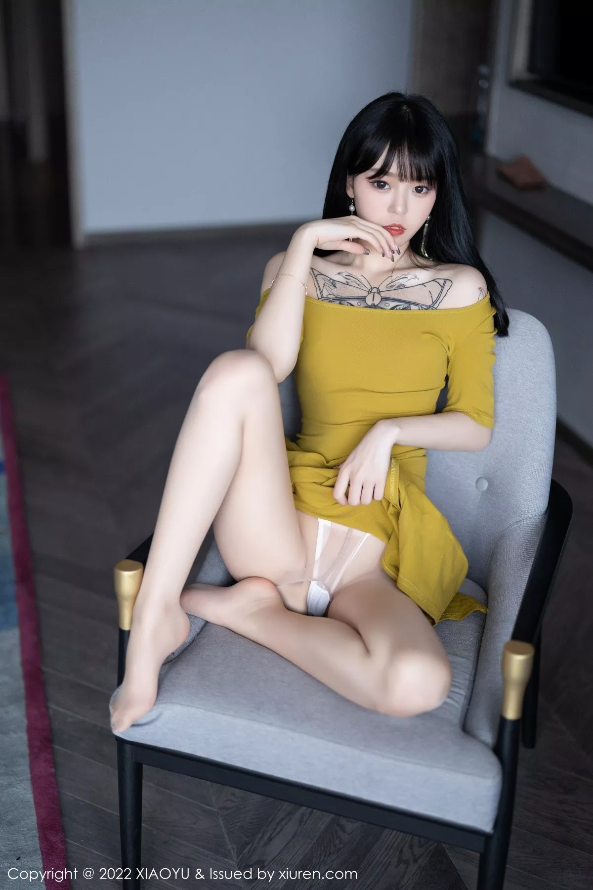 秀人集.com_[XiaoYu画语界]Vol.829_模特奶瓶私房淡蓝围裙配超薄白丝半脱露丁字裤秀翘臀诱惑写真0P