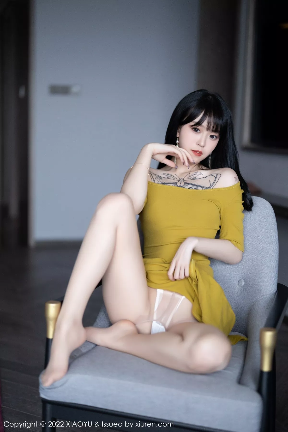 秀人集.com_[XiaoYu画语界]Vol.829_模特奶瓶私房淡蓝围裙配超薄白丝半脱露丁字裤秀翘臀诱惑写真0P