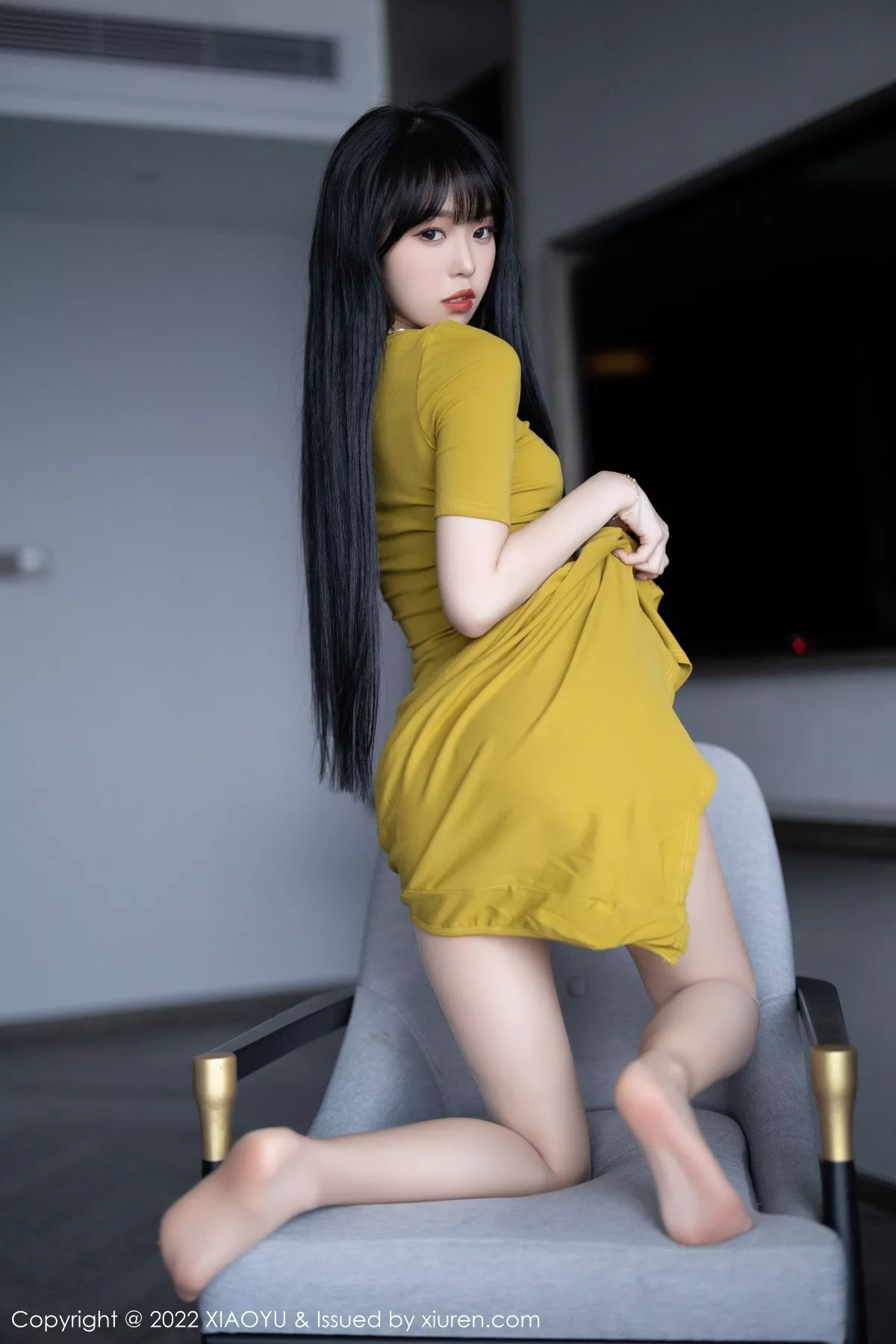 秀人集.com_[XiaoYu画语界]Vol.829_模特奶瓶私房淡蓝围裙配超薄白丝半脱露丁字裤秀翘臀诱惑写真0P