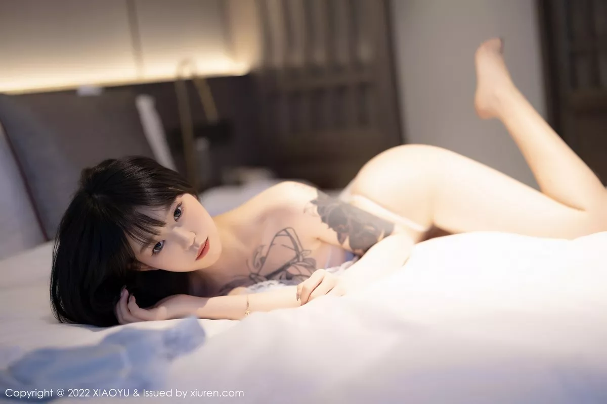 秀人集.com_[XiaoYu画语界]Vol.829_模特奶瓶私房淡蓝围裙配超薄白丝半脱露丁字裤秀翘臀诱惑写真0P