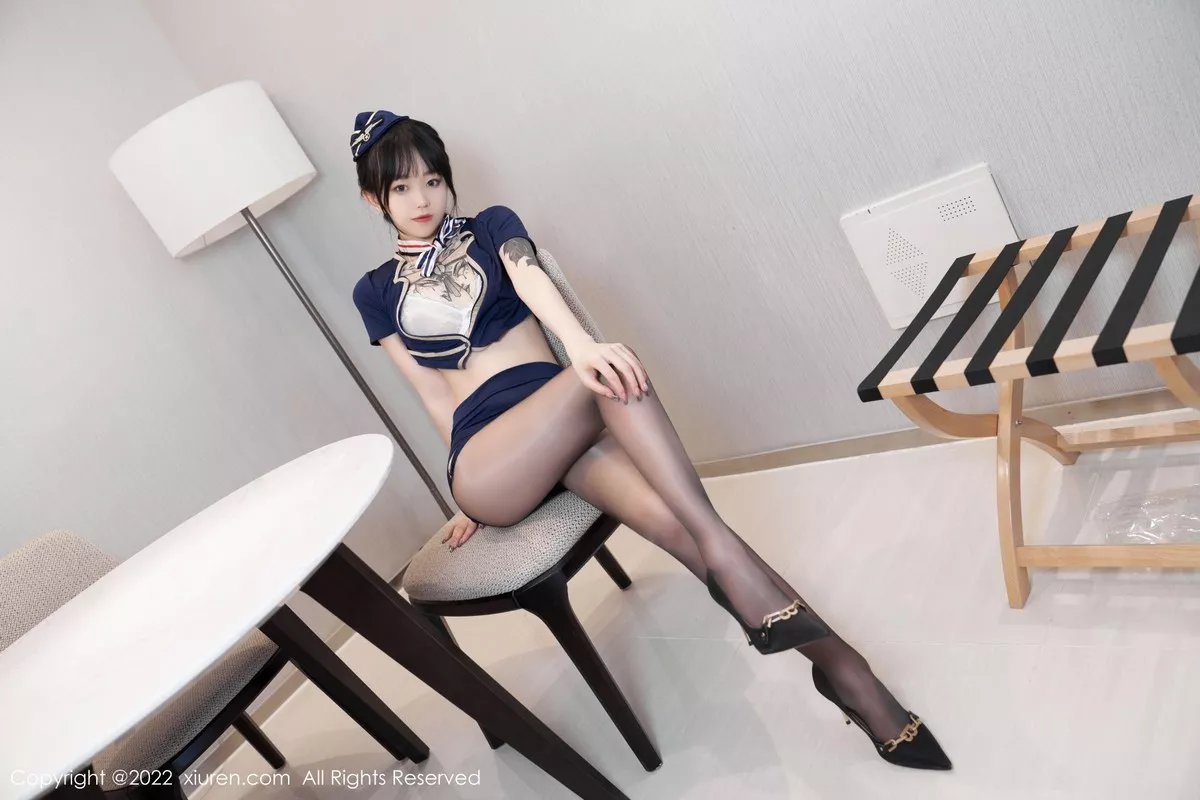 秀人集.com_[XiuRen秀人网]No.5352_模特奶瓶脱性感蓝色服饰露白色蕾丝内衣超薄黑丝撩人诱惑写真60P