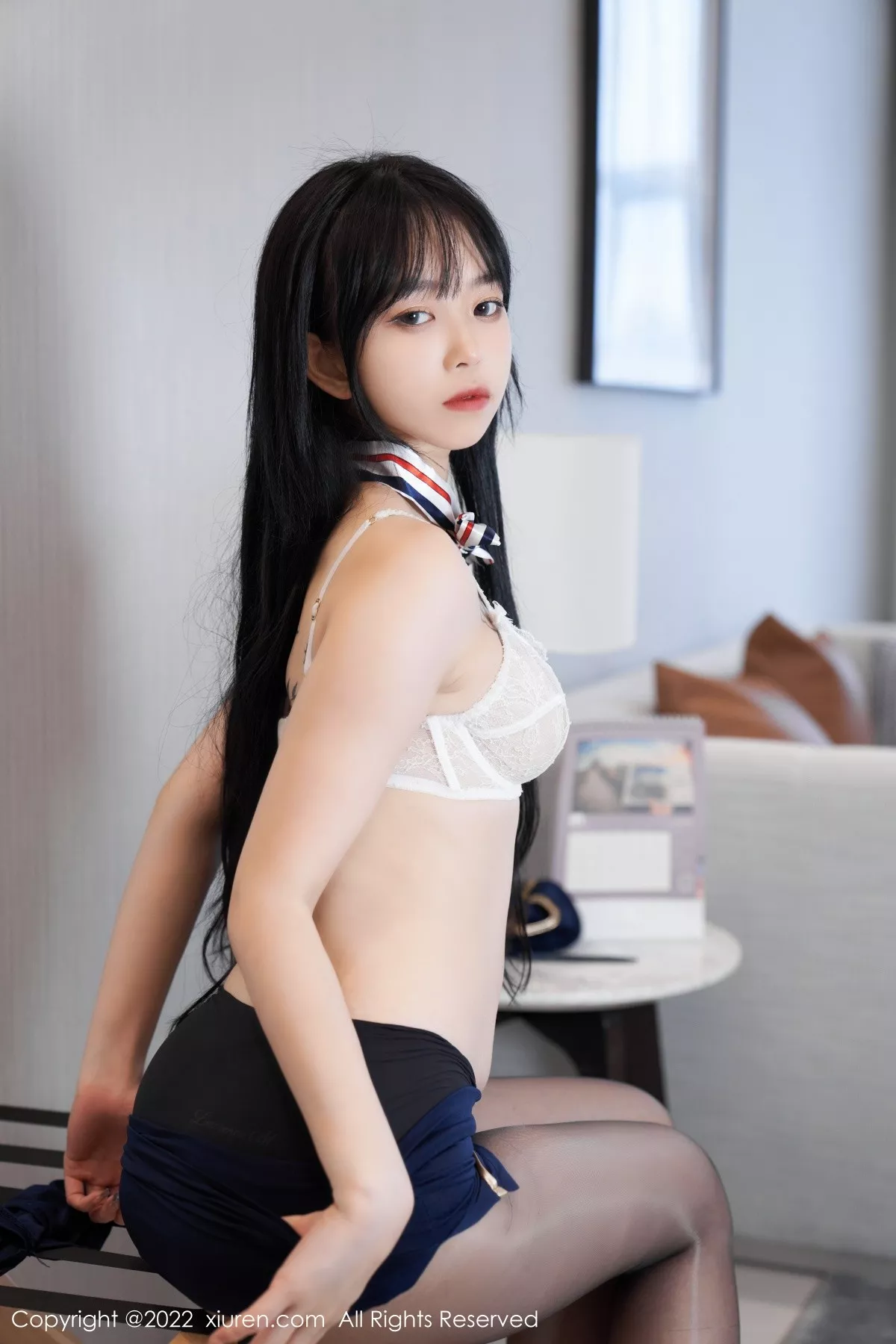 秀人集.com_[XiuRen秀人网]No.5352_模特奶瓶脱性感蓝色服饰露白色蕾丝内衣超薄黑丝撩人诱惑写真60P