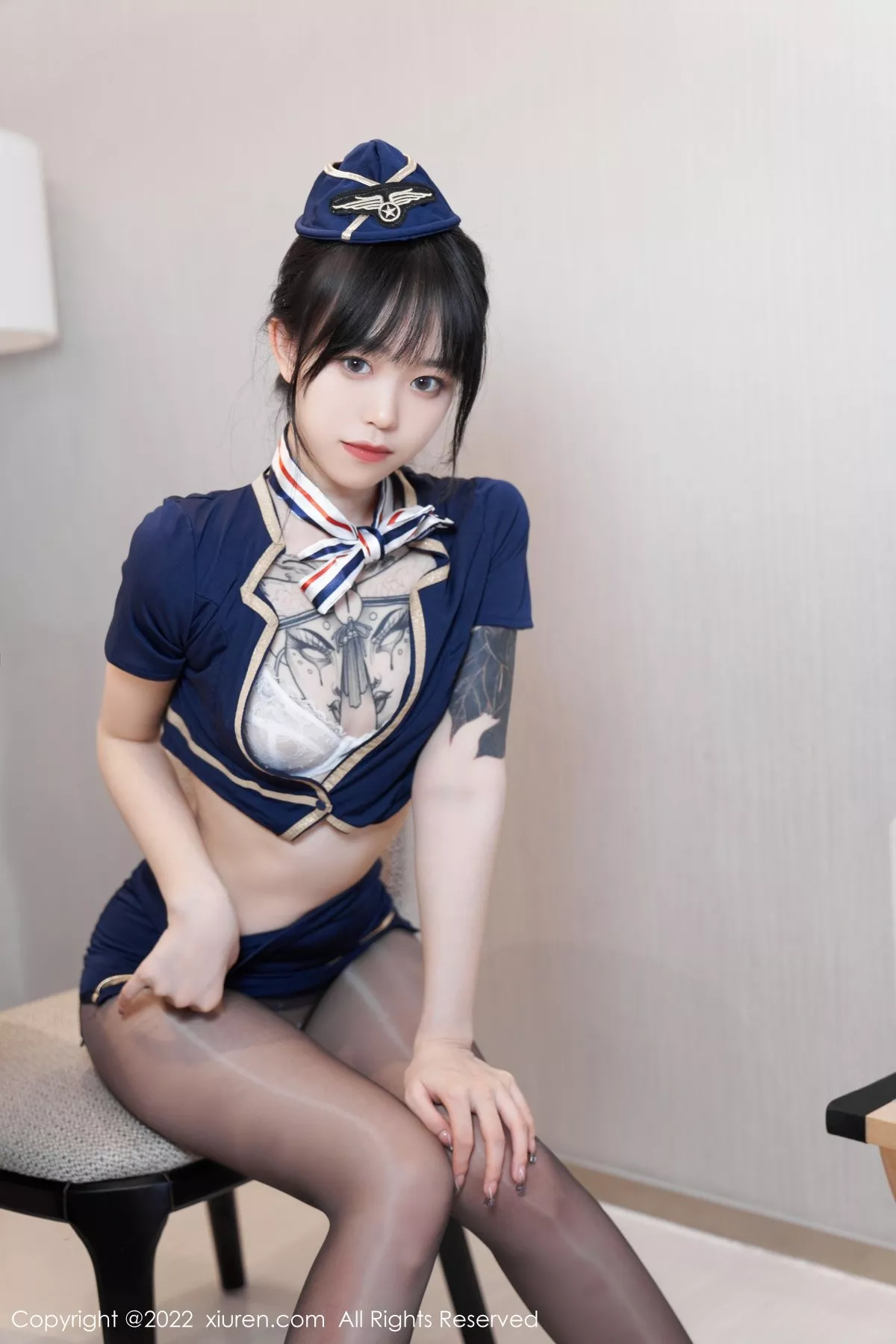 秀人集.com_[XiuRen秀人网]No.5352_模特奶瓶脱性感蓝色服饰露白色蕾丝内衣超薄黑丝撩人诱惑写真60P
