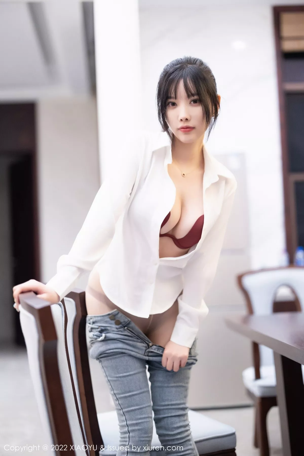 秀人集.com_[XiaoYu画语界]Vol.846_女神杨晨晨Yome性感白T配牛仔裤露红色内衣超薄肉丝诱惑写真85P