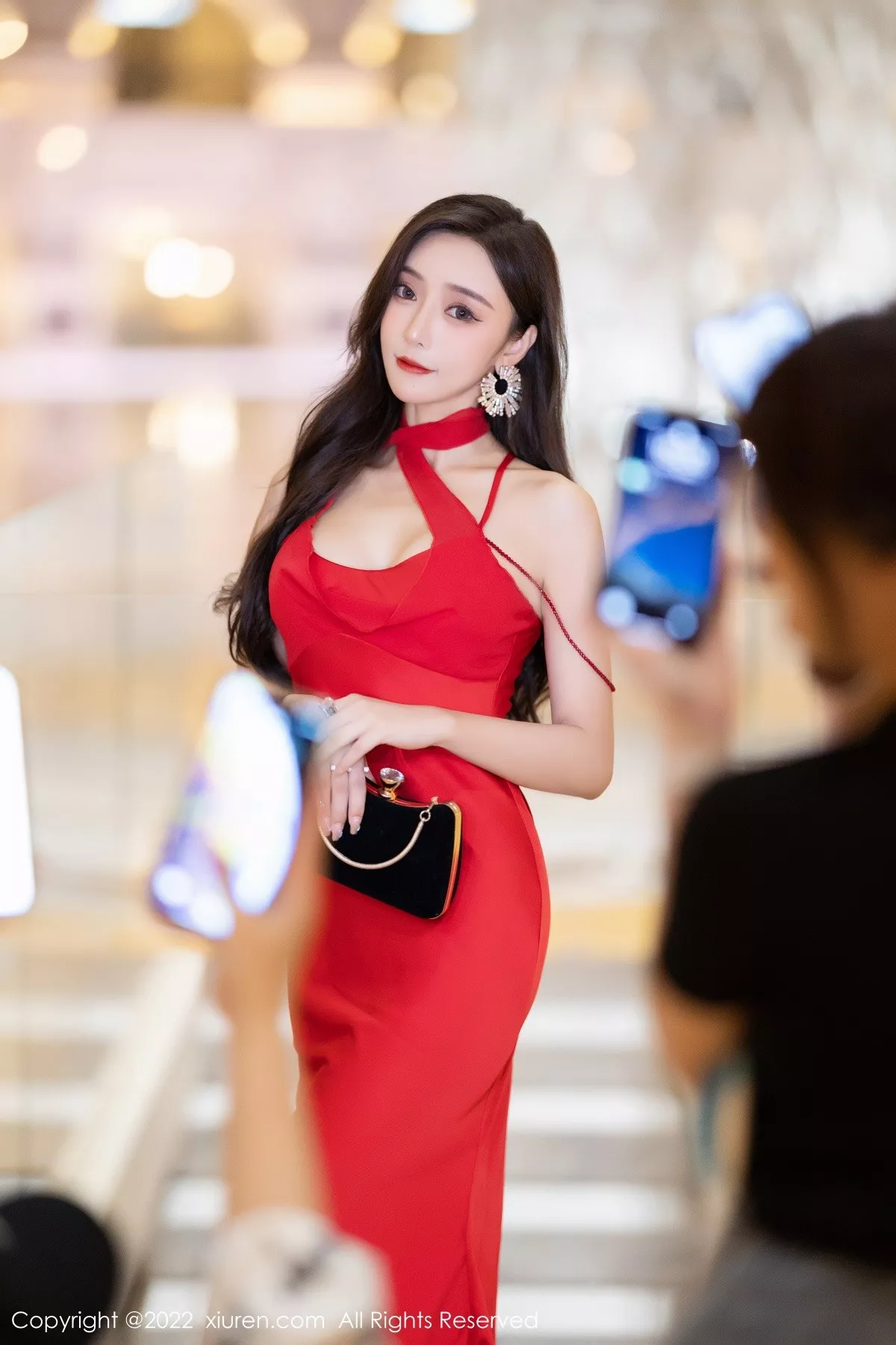 秀人集.com_[XiuRen秀人网]No.5470_女神王馨瑶yanni脱性感红色礼裙露金色条纹内衣完美诱惑写真78P