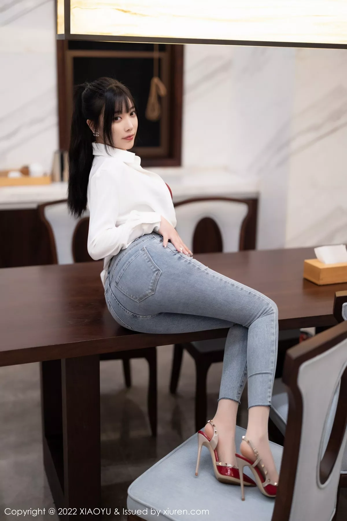 秀人集.com_[XiaoYu画语界]Vol.846_女神杨晨晨Yome性感白T配牛仔裤露红色内衣超薄肉丝诱惑写真85P