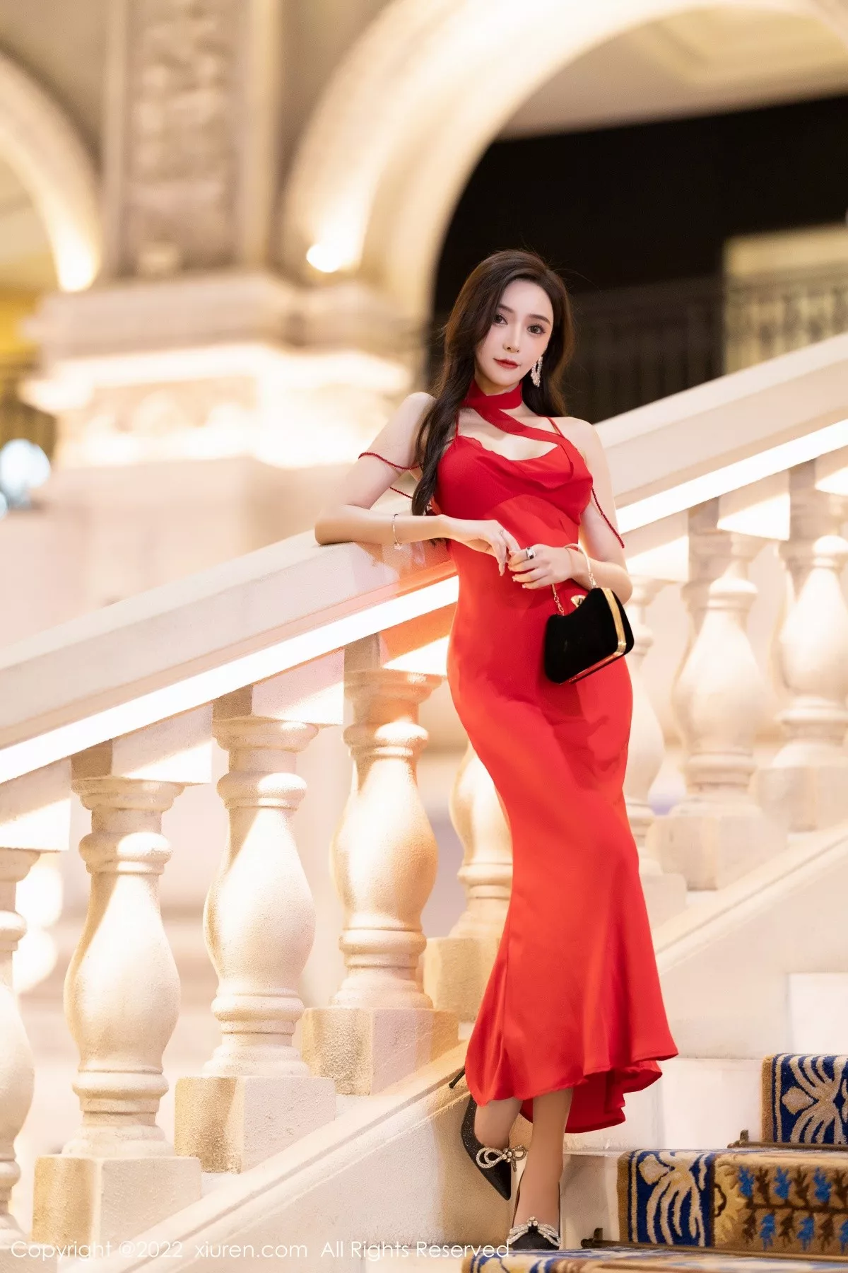 秀人集.com_[XiuRen秀人网]No.5470_女神王馨瑶yanni脱性感红色礼裙露金色条纹内衣完美诱惑写真78P