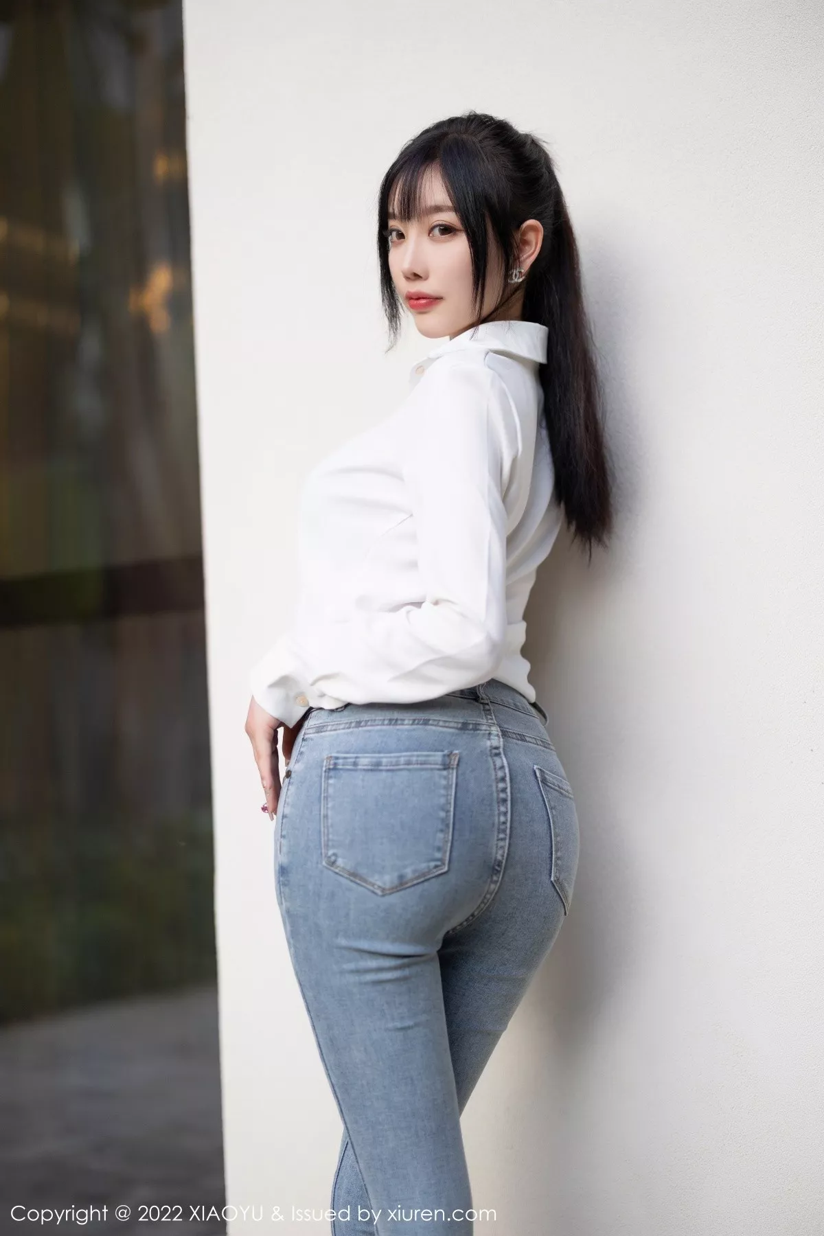 秀人集.com_[XiaoYu画语界]Vol.846_女神杨晨晨Yome性感白T配牛仔裤露红色内衣超薄肉丝诱惑写真85P