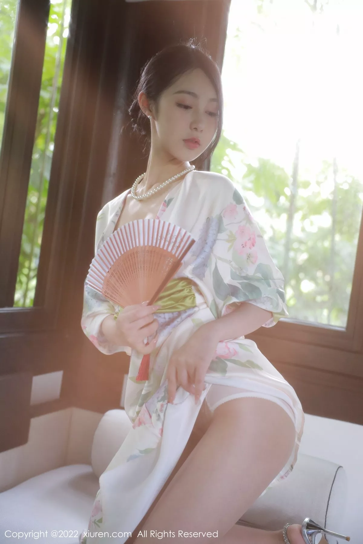 秀人集.com_[XiuRen秀人网]No.5514_模特谢晚晚性感白色带花纹长裙配原色丝袜秀完美身材诱惑写真111P
