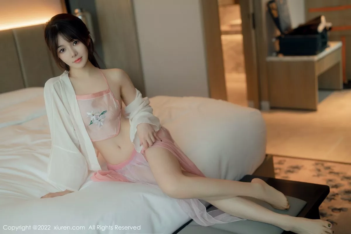 秀人集.com_[XiuRen秀人网]No.5519_模特婠婠么床上粉色古典薄纱服饰秀曼妙身材豪乳翘臀诱惑写真59P