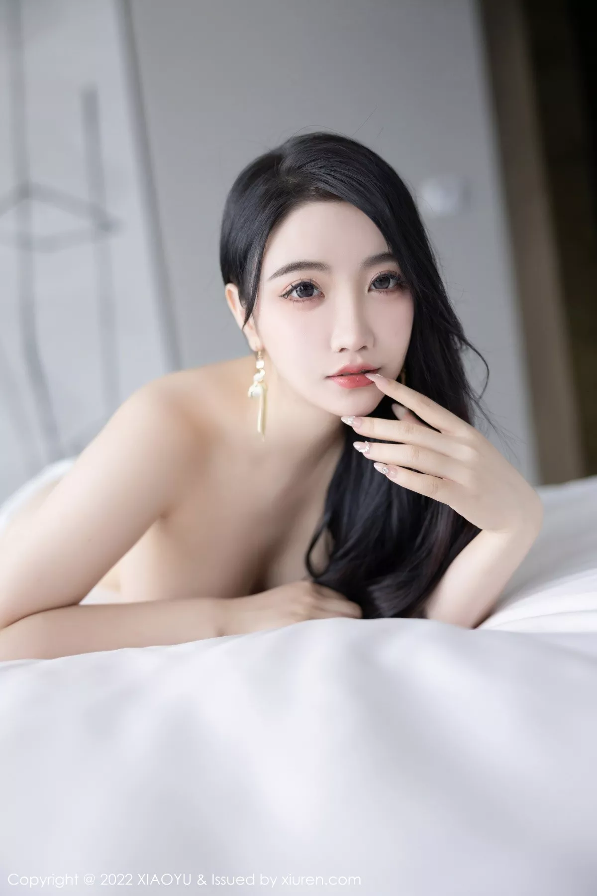秀人集.com_[XiaoYu画语界]Vol.854_女神Cherry樱桃酱杭州旅拍脱吊带长裙露白色网纱内衣诱惑写真75P