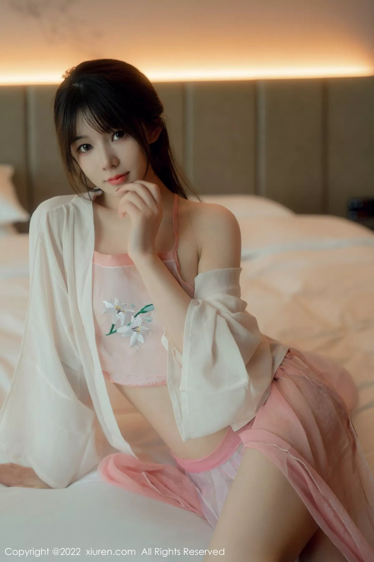 秀人集.com_[XiuRen秀人网]No.5519_模特婠婠么床上粉色古典薄纱服饰秀曼妙身材豪乳翘臀诱惑写真59P