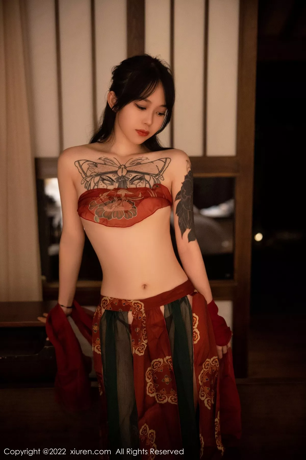 秀人集.com_[XiuRen秀人网]No.5527_模特奶瓶大理旅拍私房性感红色轻透古装服秀完美身材诱惑写真78P