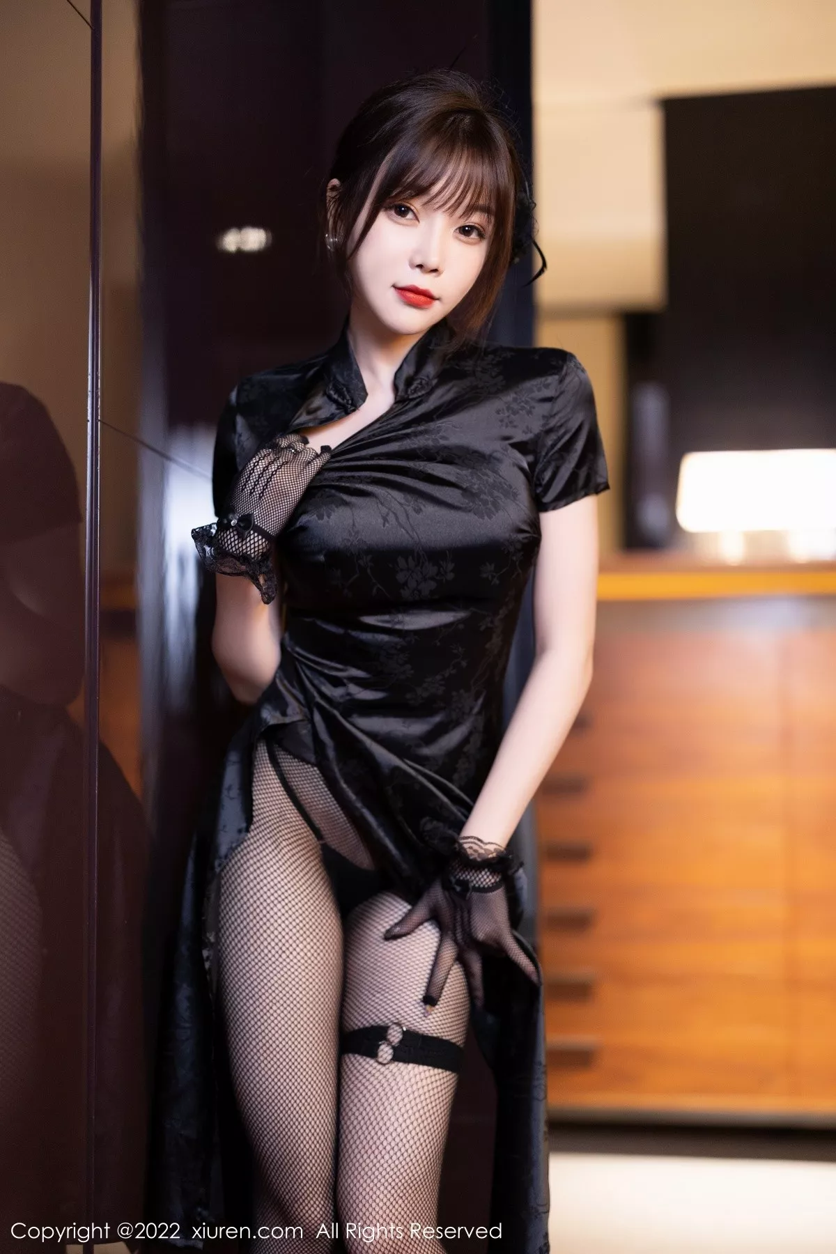 秀人集.com_[XiuRen秀人网]No.5532_女神徐莉芝Booty私房脱性感黑色旗袍露轻透蕾丝内衣诱惑写真79P