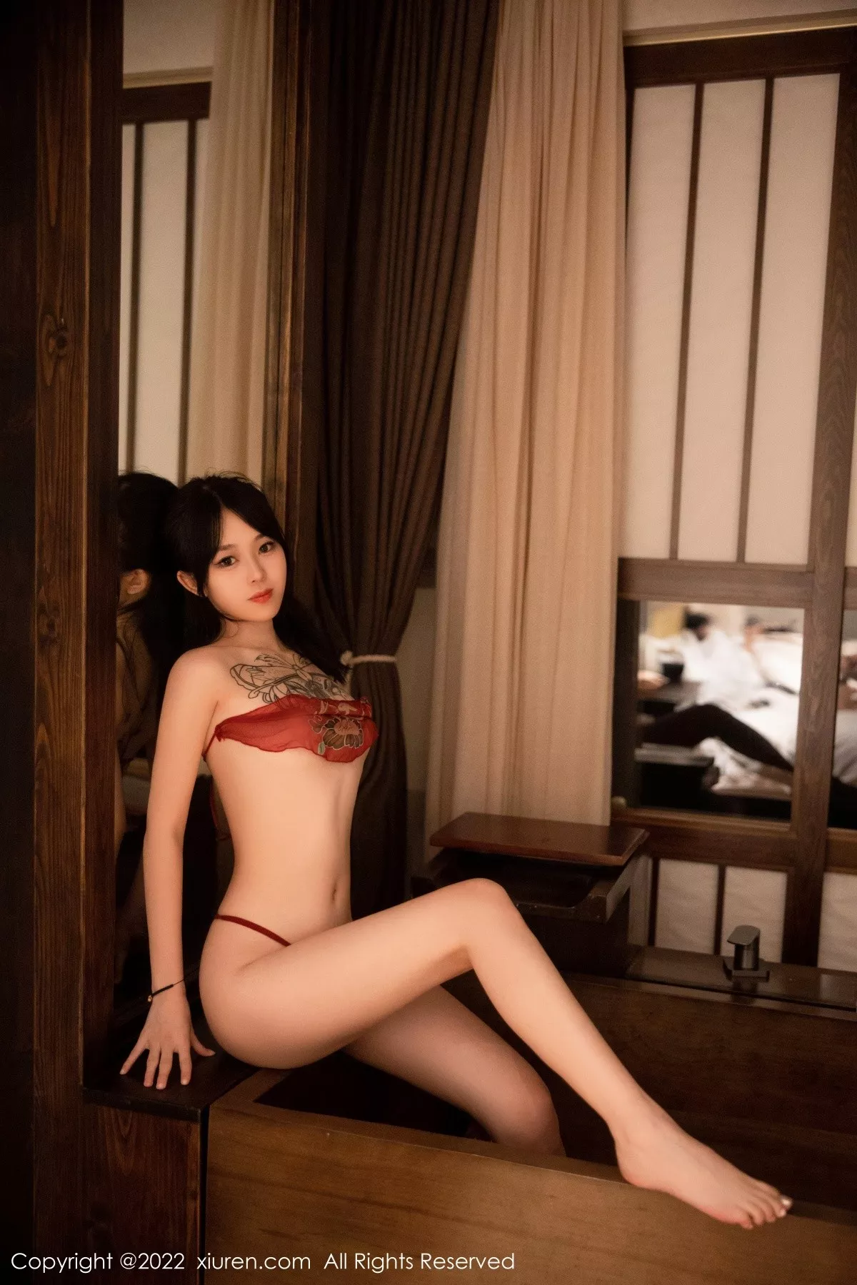 秀人集.com_[XiuRen秀人网]No.5527_模特奶瓶大理旅拍私房性感红色轻透古装服秀完美身材诱惑写真78P