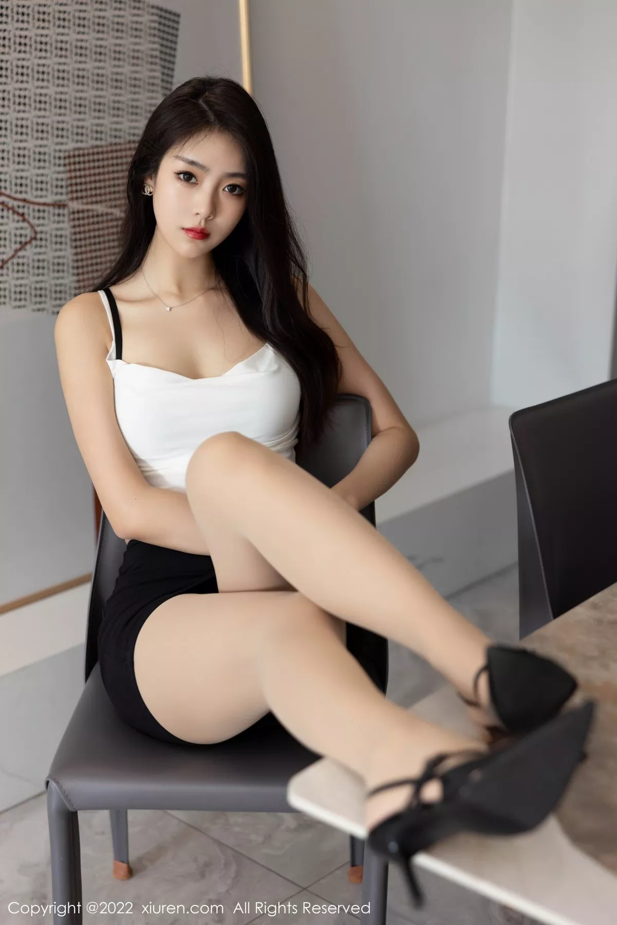 秀人集.com_[XiuRen秀人网]No.5530_模特可乐Vicky性感白T配黑短裙露超薄肉丝秀翘臀美腿诱惑写真63P