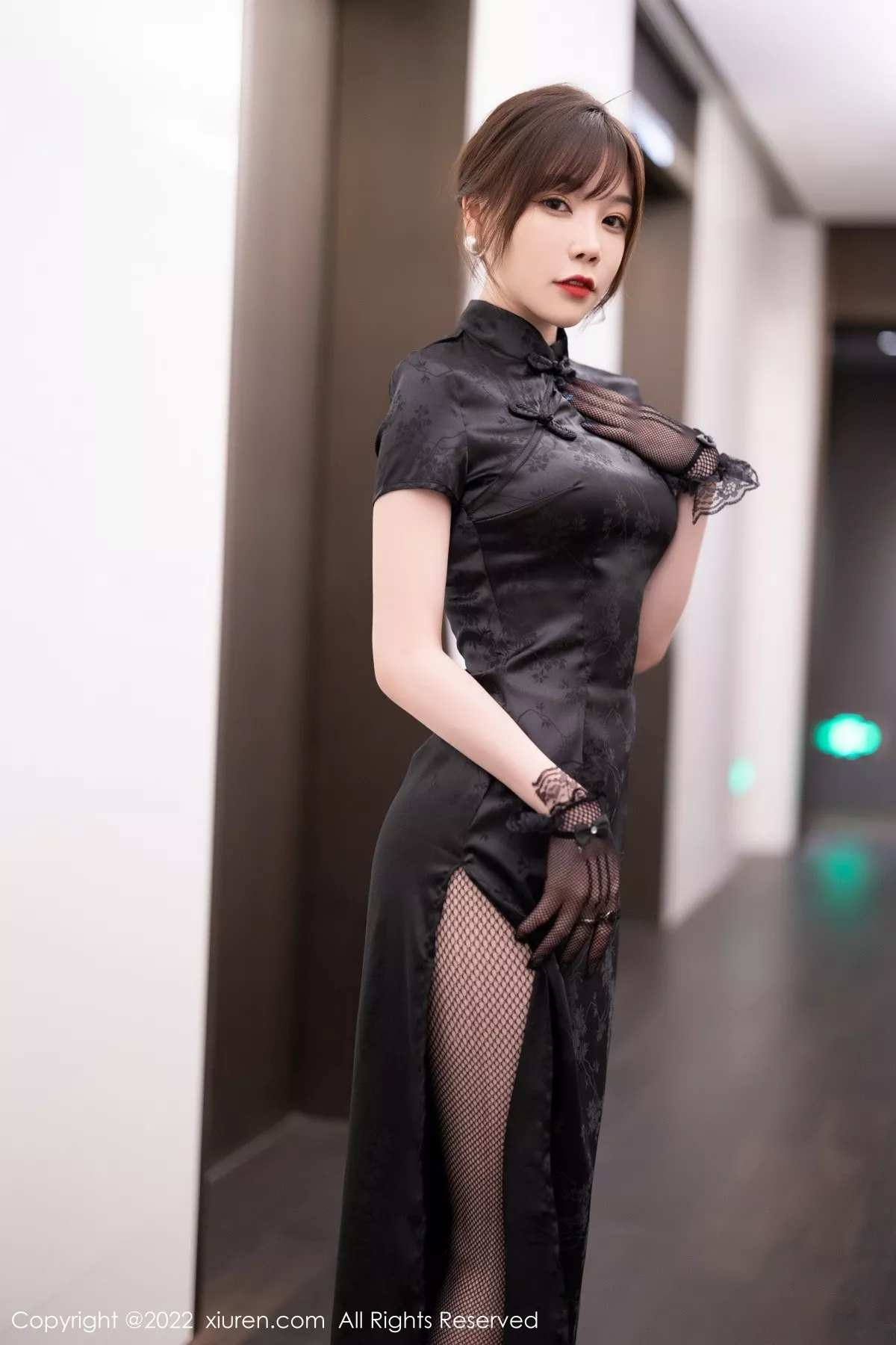 秀人集.com_[XiuRen秀人网]No.5532_女神徐莉芝Booty私房脱性感黑色旗袍露轻透蕾丝内衣诱惑写真79P