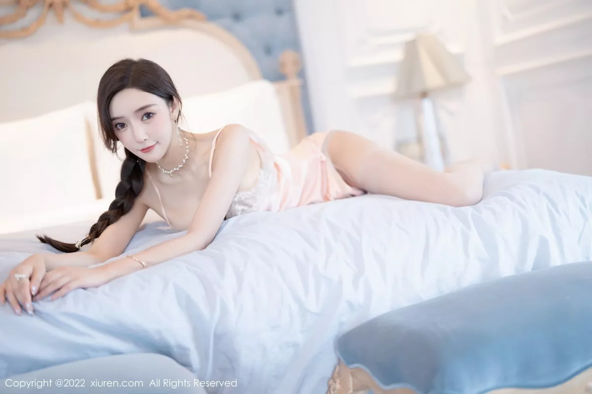 秀人集.com_[XiuRen秀人网]No.5539_女神王馨瑶yanni白色露肩服饰+珍珠色睡裙配蕾丝吊袜诱惑写真78P