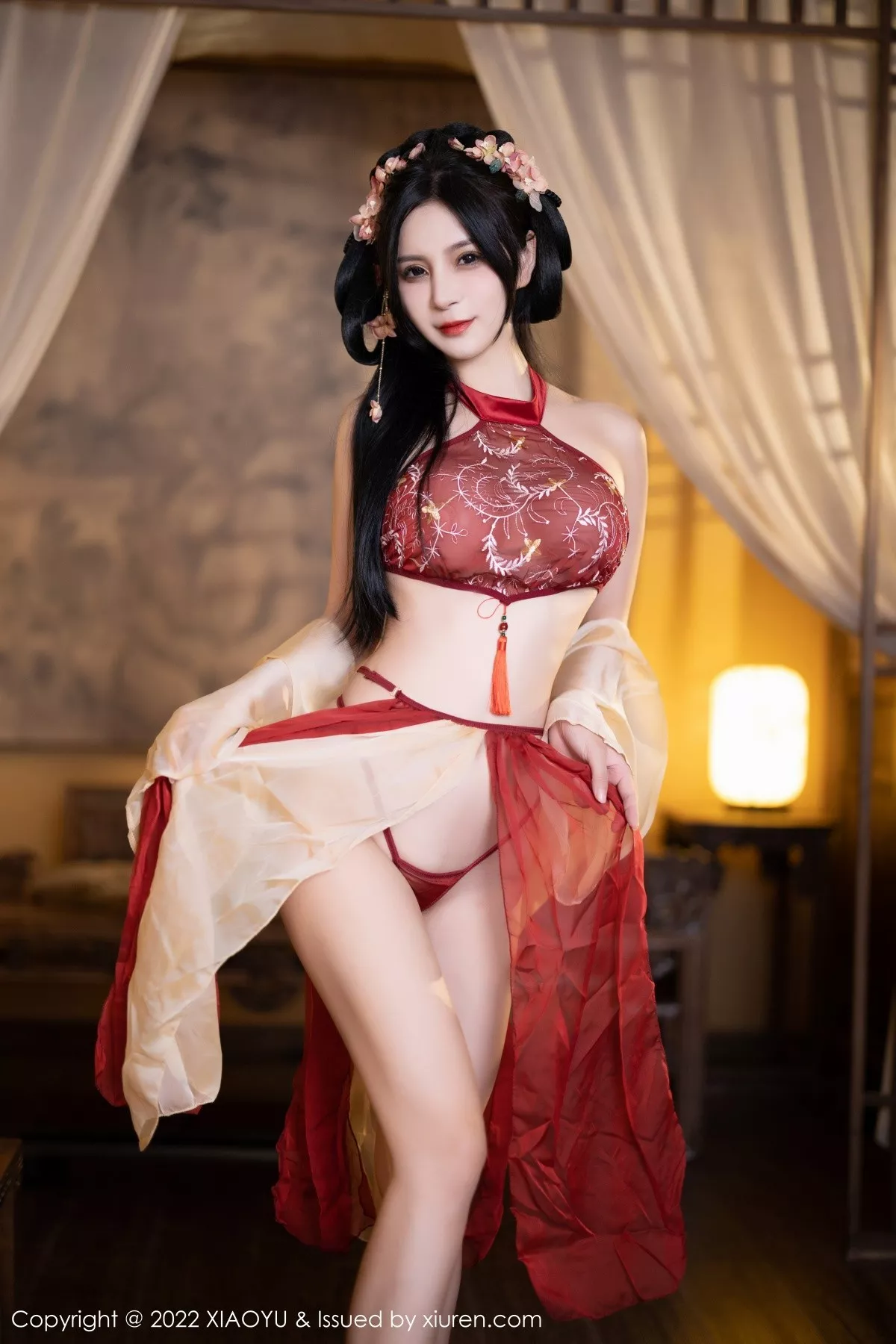 秀人集.com_[XiaoYu画语界]Vol.858_模特小蛮妖Yummy杭州旅拍红色丝绸古装服露白嫩肌肤诱惑写真81P