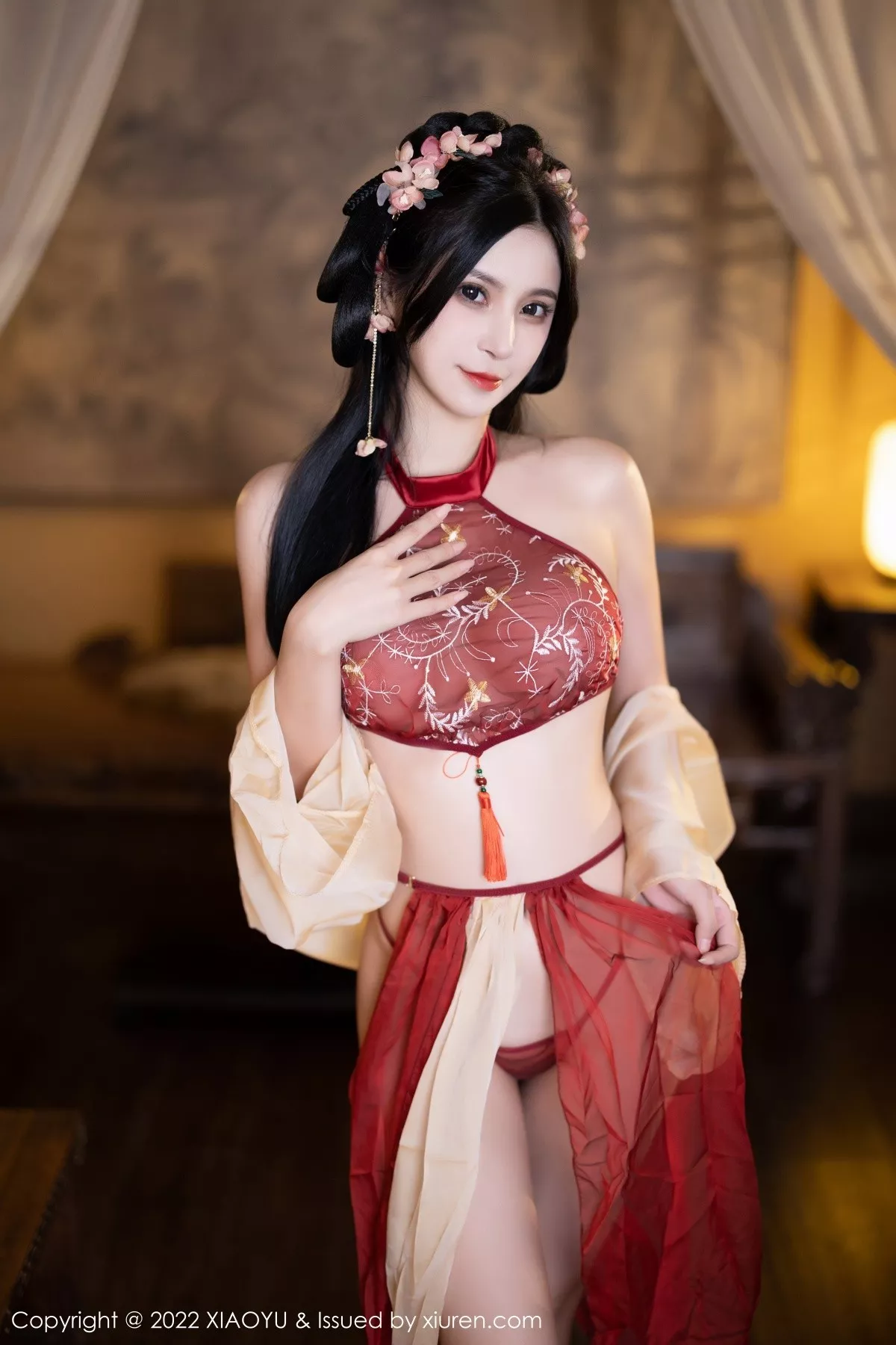 秀人集.com_[XiaoYu画语界]Vol.858_模特小蛮妖Yummy杭州旅拍红色丝绸古装服露白嫩肌肤诱惑写真81P