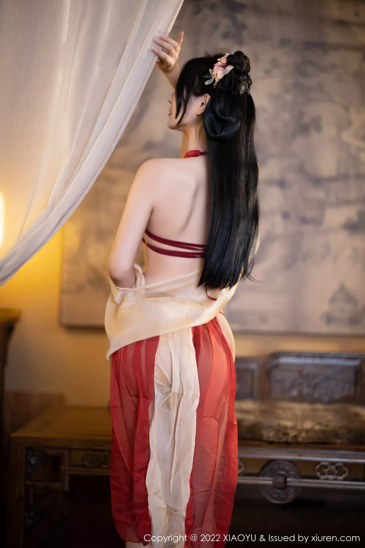 秀人集.com_[XiaoYu画语界]Vol.858_模特小蛮妖Yummy杭州旅拍红色丝绸古装服露白嫩肌肤诱惑写真81P