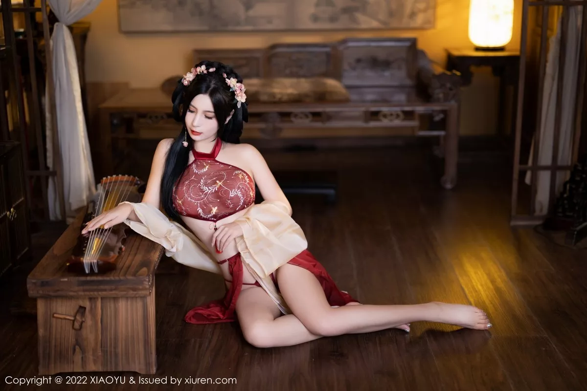 秀人集.com_[XiaoYu画语界]Vol.858_模特小蛮妖Yummy杭州旅拍红色丝绸古装服露白嫩肌肤诱惑写真81P