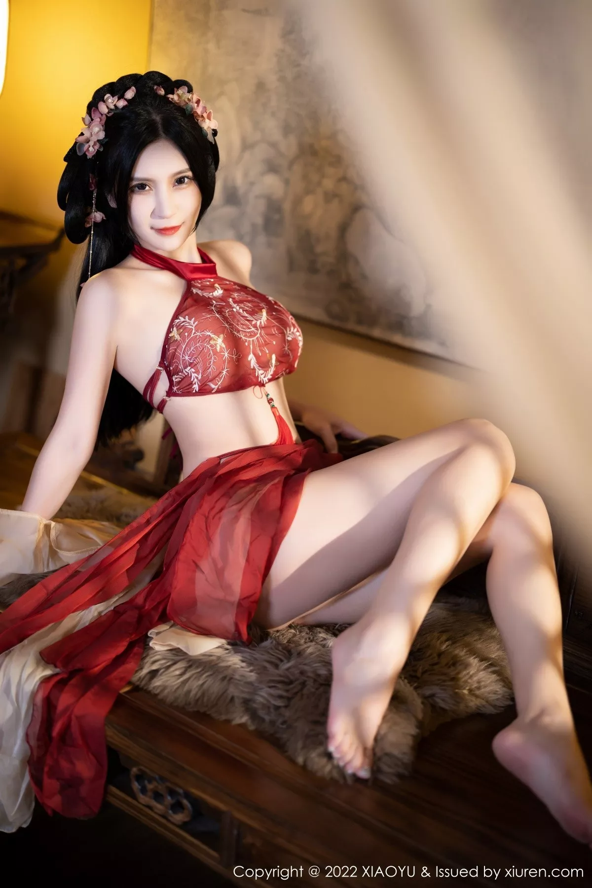 秀人集.com_[XiaoYu画语界]Vol.858_模特小蛮妖Yummy杭州旅拍红色丝绸古装服露白嫩肌肤诱惑写真81P