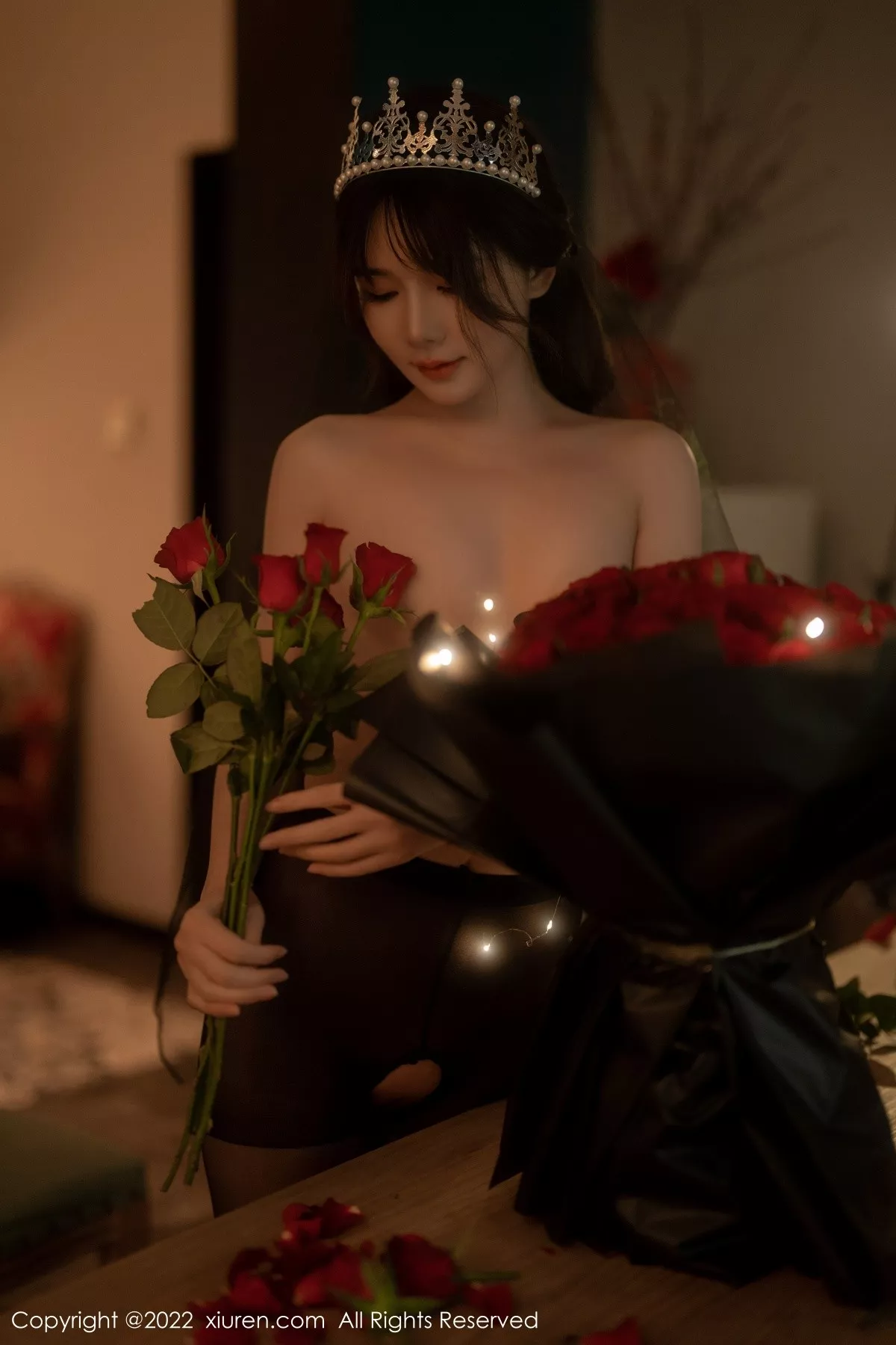 秀人集.com_[XiuRen秀人网]No.5552_模特婠婠么私房性感黑色露肩连衣裙配超薄黑丝秀曼妙身材写真74P