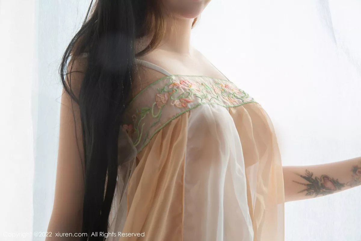秀人集.com_[XiuRen秀人网]No.5556_模特江真真中秋主题白色轻透古装服饰配超薄无内肉丝诱惑写真70P