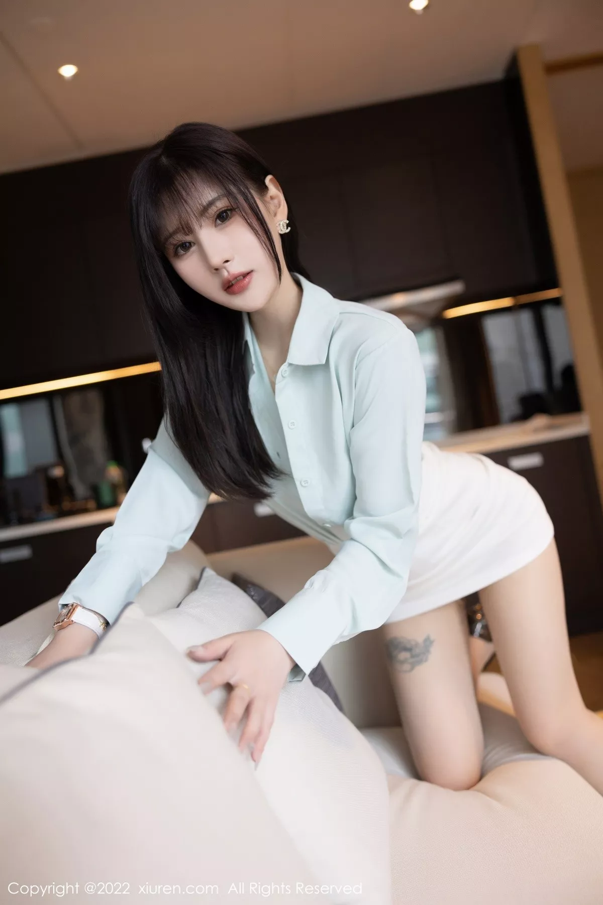 秀人集.com_[XiuRen秀人网]No.5555_模特张欣欣淡蓝色上衣配白短裙露性感内衣配原色丝袜诱惑写真80P