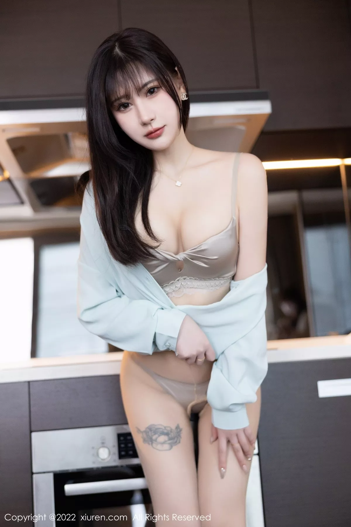 秀人集.com_[XiuRen秀人网]No.5555_模特张欣欣淡蓝色上衣配白短裙露性感内衣配原色丝袜诱惑写真80P