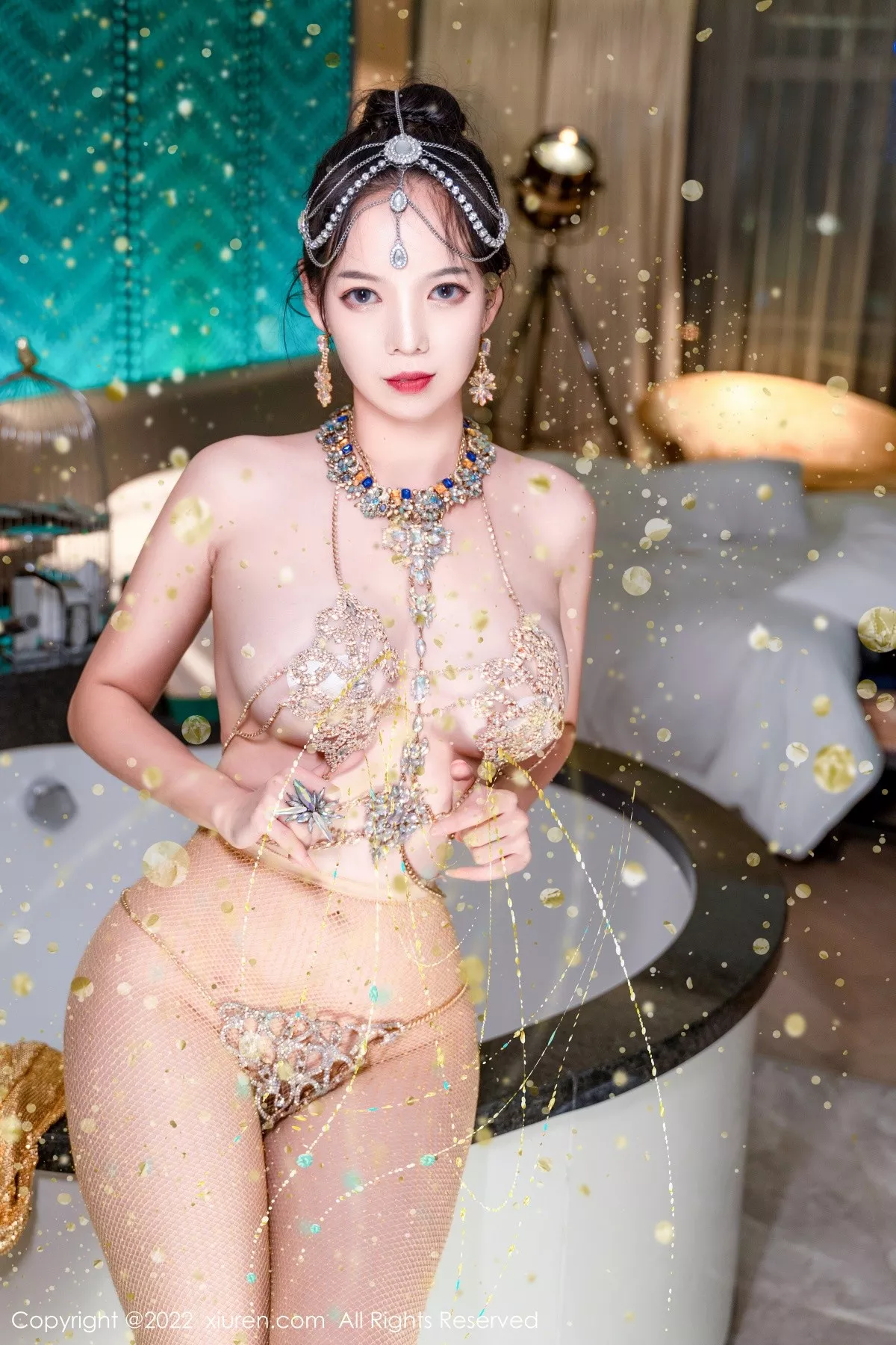 秀人集.com_[XiuRen秀人网]No.5559_模特大美妞儿黄金甲主题性感情趣吊带真空秀豪乳翘臀诱惑写真62P