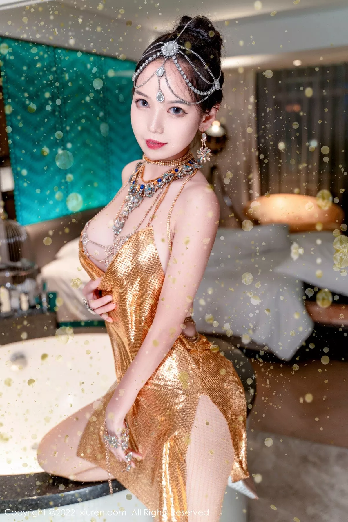 秀人集.com_[XiuRen秀人网]No.5559_模特大美妞儿黄金甲主题性感情趣吊带真空秀豪乳翘臀诱惑写真62P
