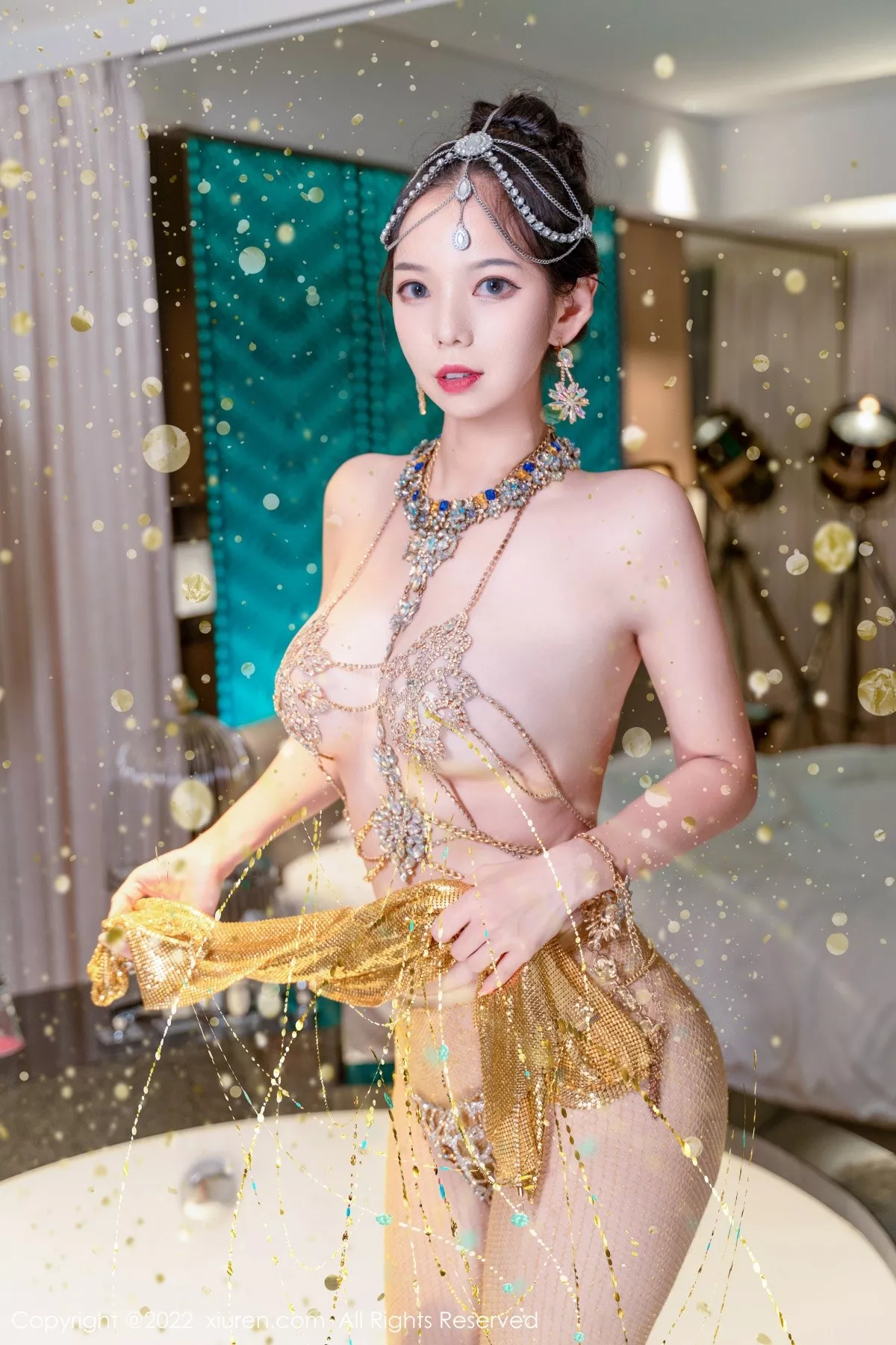 秀人集.com_[XiuRen秀人网]No.5559_模特大美妞儿黄金甲主题性感情趣吊带真空秀豪乳翘臀诱惑写真62P